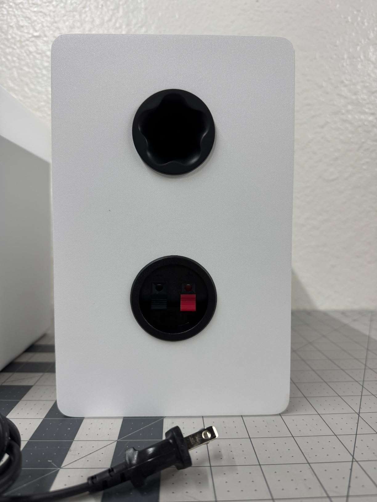 Yamaha HS4 Powered Studio Monitor in Black, Pair (HS4 B) Customer Review Yamaha HS4 Powered Studio Monitor in Black, Pair (HS4 B) - Customer Photo 5