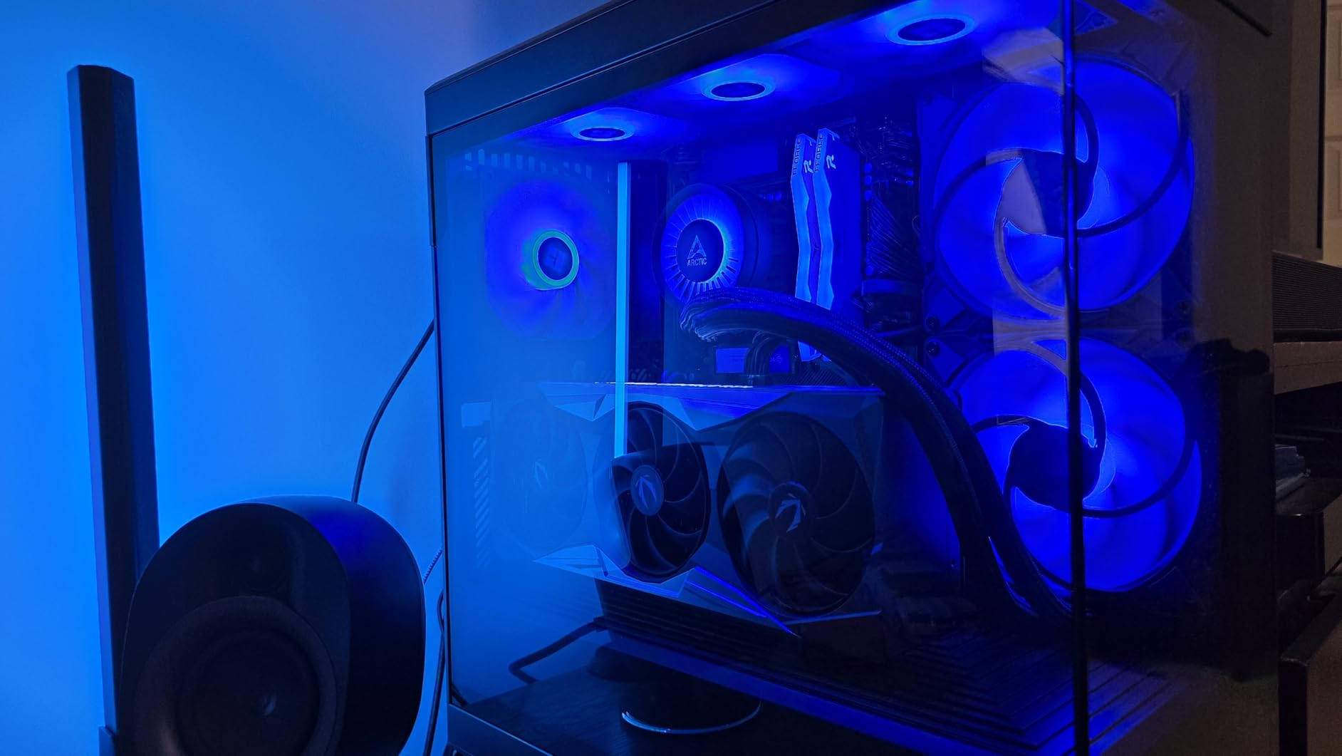 ARCTIC Liquid Freezer III 280 A-RGB - CPU AIO Water Cooler, Water Cooling PC, Intel & AMD, Efficient PWM-Controlled Pump, Fan: 200–1900 RPM, LGA1851 and LGA1700 Contact Frame - White Customer Review ARCTIC Liquid Freezer III 280 A-RGB - CPU AIO Water Cooler, Water Cooling PC, Intel & AMD, Efficient PWM-Controlled Pump, Fan: 200–1900 RPM, LGA1851 and LGA1700 Contact Frame - White - Customer Photo 1