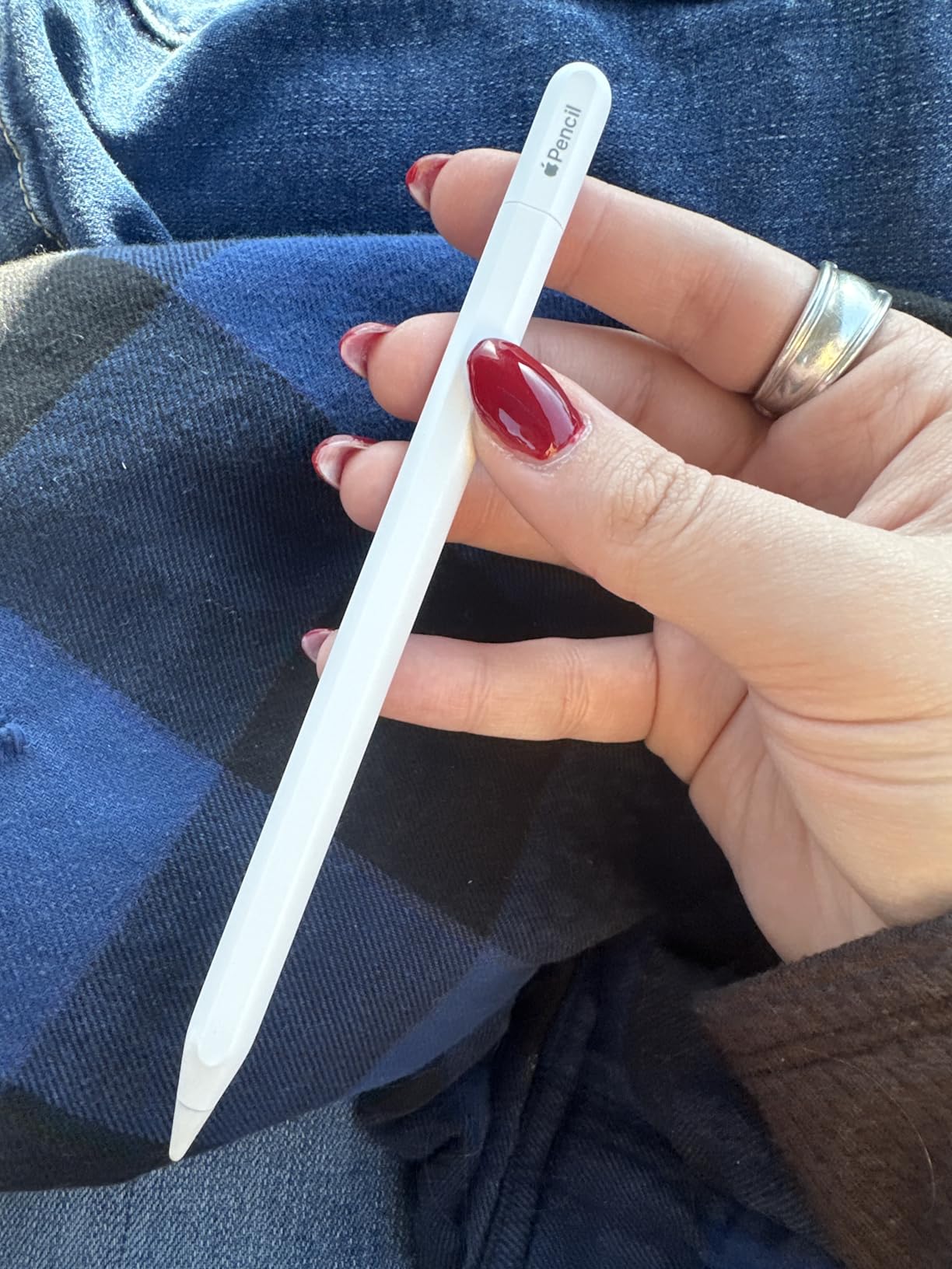 Apple Pencil (USB-C): Device Compatibility Check Required - Pixel-Perfect Precision, Tilt Sensitivity, Perfect for Note-Taking, Drawing, and Signing Documents. Charges and Pairs with USB-C Customer Review Apple Pencil (USB-C): Device Compatibility Check Required - Pixel-Perfect Precision, Tilt Sensitivity, Perfect for Note-Taking, Drawing, and Signing Documents. Charges and Pairs with USB-C - Customer Photo 2