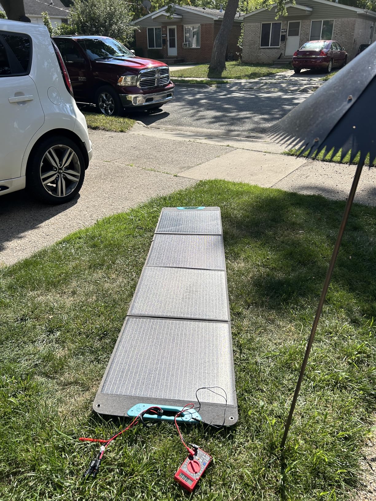 Renogy 200W Portable Solar Panel, IP65 Waterproof Foldable Solar Panel Power Backup, Solar Charger for Power Station RV Camping Off Grid - Customer Photo 4