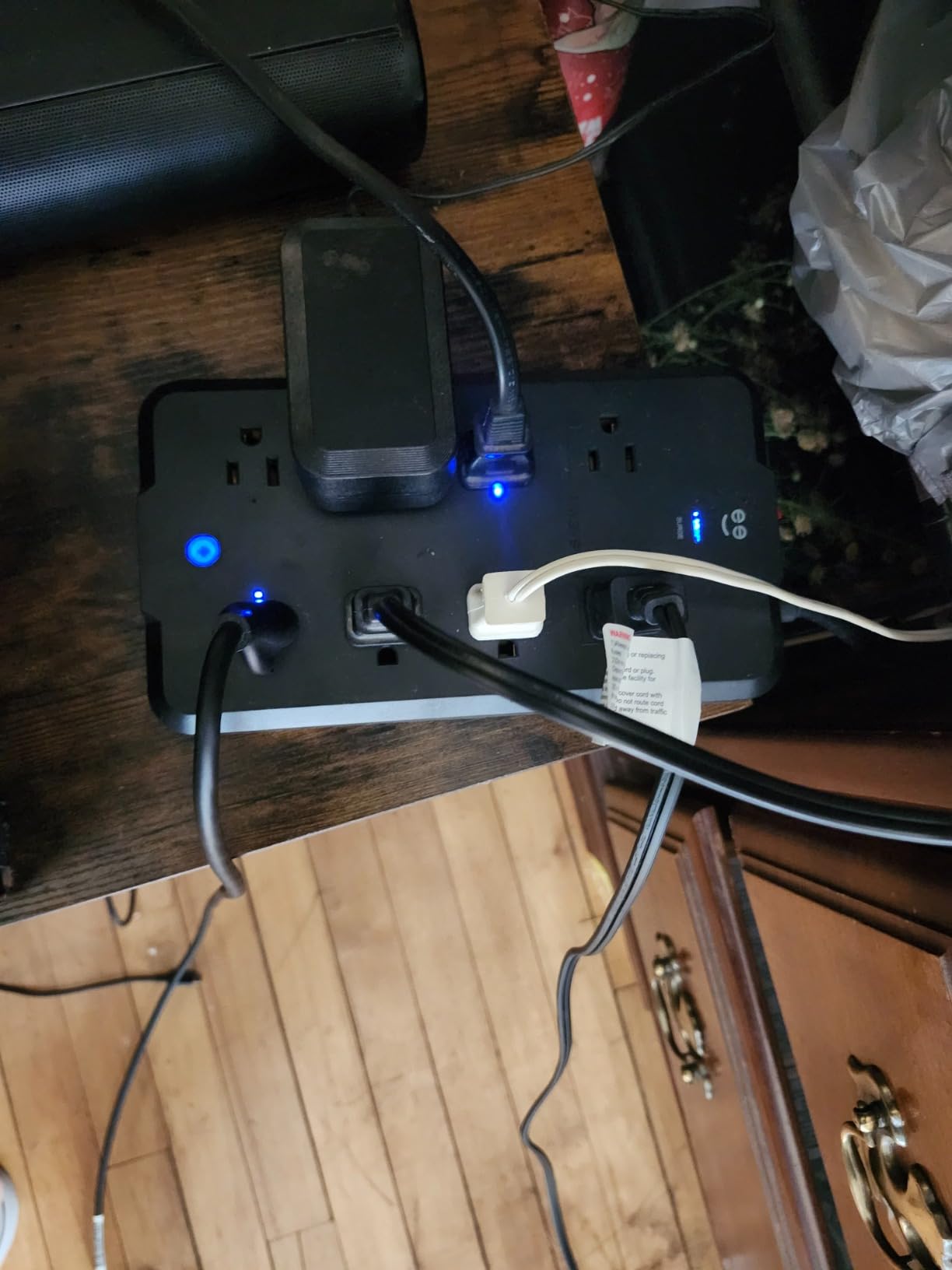 Geeni Surge Ultra Smart 6-Outlet Surge Protector – WiFi Smart Power Strip with 3 USB Ports, Voice Control, Energy Monitoring, 900 Joules Protection, Compatible with Alexa & Google Assistant - Customer Photo 2