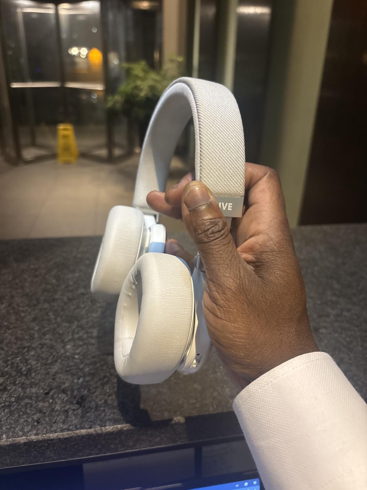 JBL Live 770NC - Wireless Over-Ear Headphones with True Adaptive Noise Cancelling with Smart Ambient, Up to 65 Hours of Battery Life, Comfort-fit Fabric Headband & Carrying Pouch (Black) - Customer Photo 2
