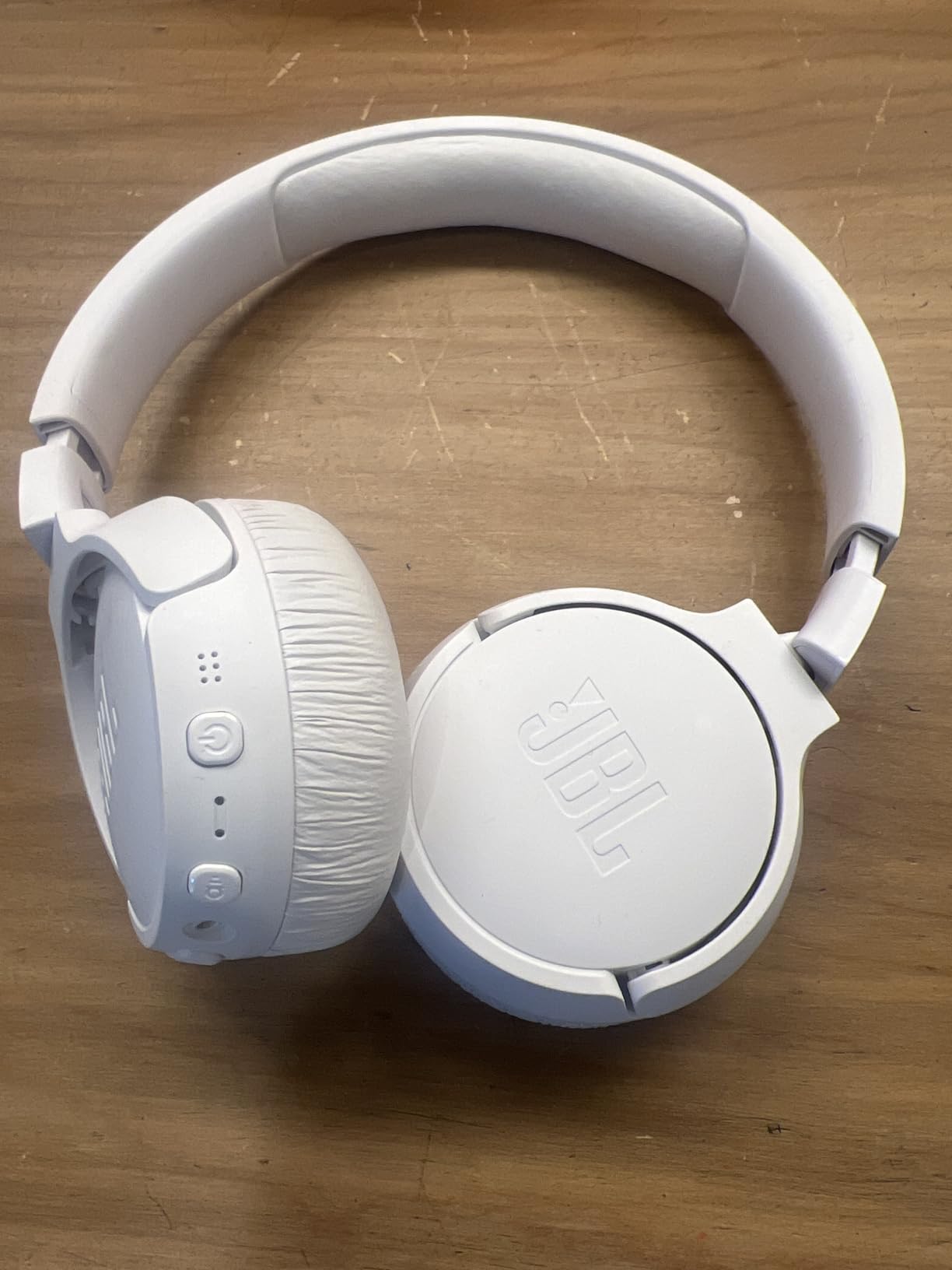 JBL Tune 670NC - Adaptive Noise Cancelling with Smart Ambient Wireless On-Ear Headphones, Up to 70H Battery Life with Speed Charge, Lightweight, Comfortable and Foldable Design (Black) customer photo 2
