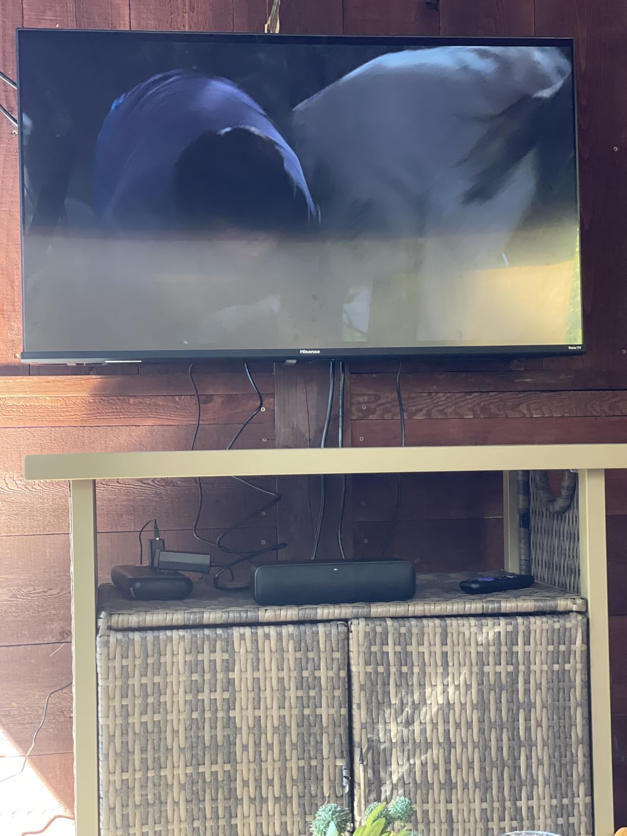 Roku Streambar SE | 2-in-1 TV Soundbar with Built-in 4K/HD/HDR Streaming, Premium Speakers, & Enhanced Speech Clarity for Crisp, Clear Dialogue - Quick Guided Simple Setup - Customer Photo 5