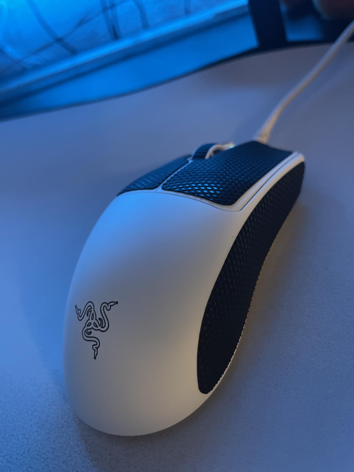 Razer Viper V3 Pro Wireless Esports Gaming Mouse: Symmetrical - 54g Lightweight - 8K Polling - 35K DPI Optical Sensor - Gen3 Optical Switches - 8 Programmable Buttons - 95 Hr Battery - Black - Customer Photo 2