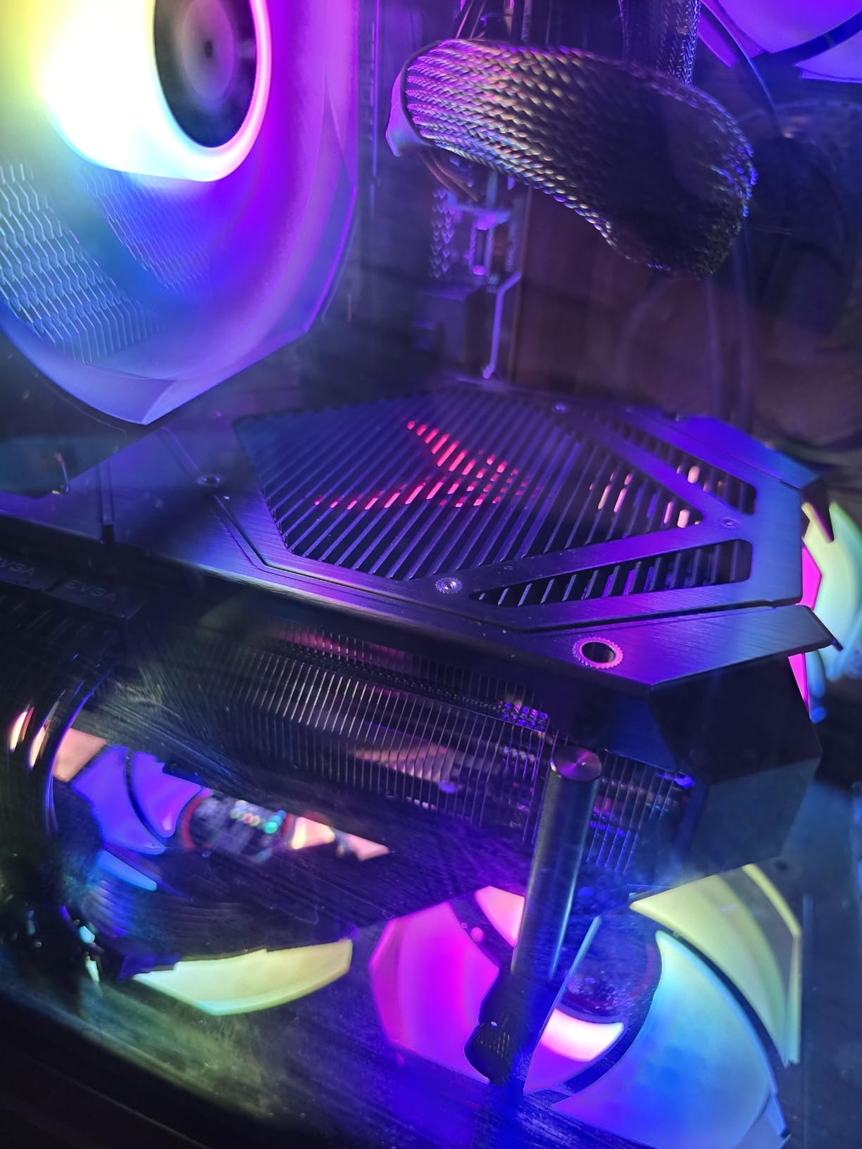 PowerColor Hellhound Spectral White AMD Radeon RX 9060 XT 16GB GDDR6 Graphics Card Customer Review PowerColor Hellhound Spectral White AMD Radeon RX 9060 XT 16GB GDDR6 Graphics Card - Customer Photo 1