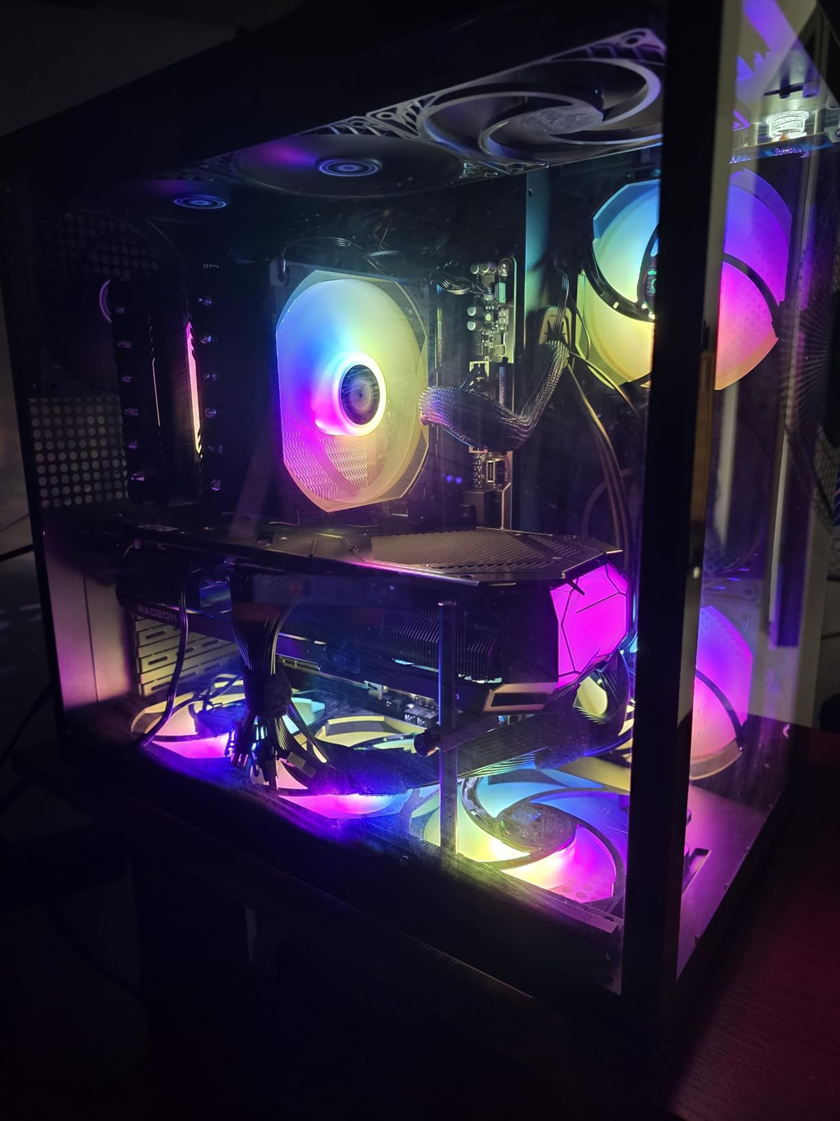 PowerColor Hellhound Spectral White AMD Radeon RX 9060 XT 16GB GDDR6 Graphics Card Customer Review PowerColor Hellhound Spectral White AMD Radeon RX 9060 XT 16GB GDDR6 Graphics Card - Customer Photo 2