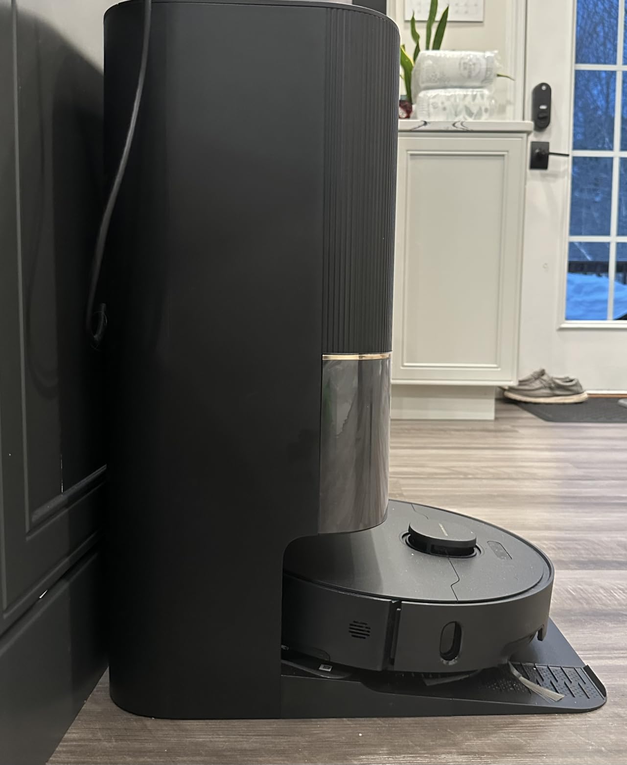 DREAME X40 Ultra Robotic Vacuum with Removable & Liftable Mop, 12,000Pa Suction, Side Brush Extensive Cleaning, 158°F Mop & Washboard Self Cleaning, Auto-Empty, Auto Refill, liftable Brushes - Customer Photo 1
