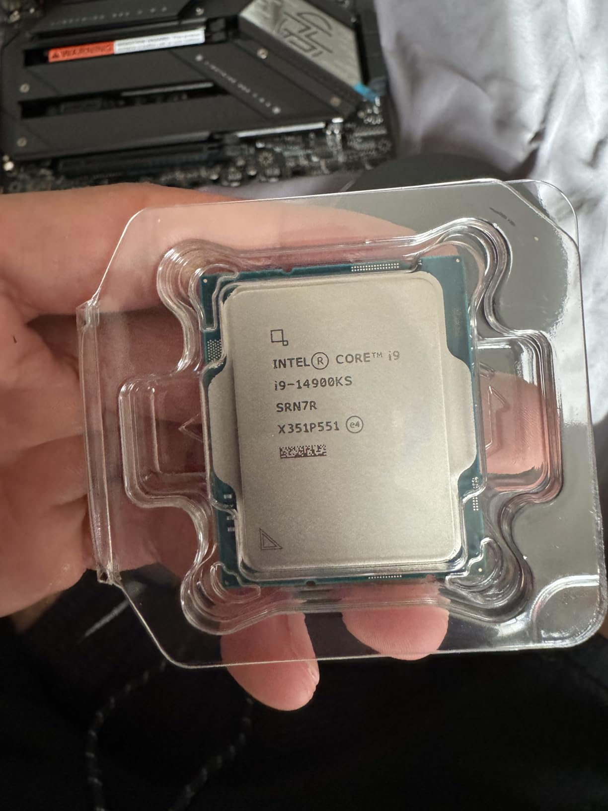 Intel® Core™ i9-14900KS Desktop Processor 24 cores (8 P-cores + 16 E-cores) Customer Review Intel® Core™ i9-14900KS Desktop Processor 24 cores (8 P-cores + 16 E-cores) - Customer Photo 1