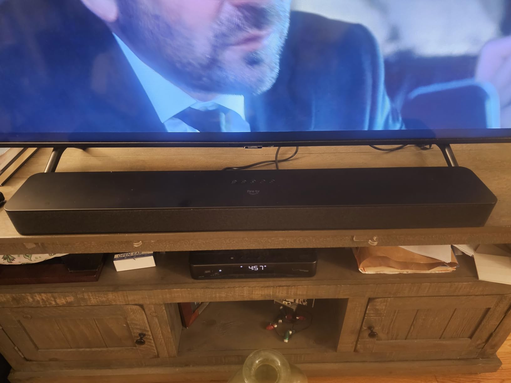 Amazon Fire TV Soundbar Plus (newest model) with built-in subwoofer, 3.1 channel, Dolby Atmos, clear dialogue - Customer Photo 3