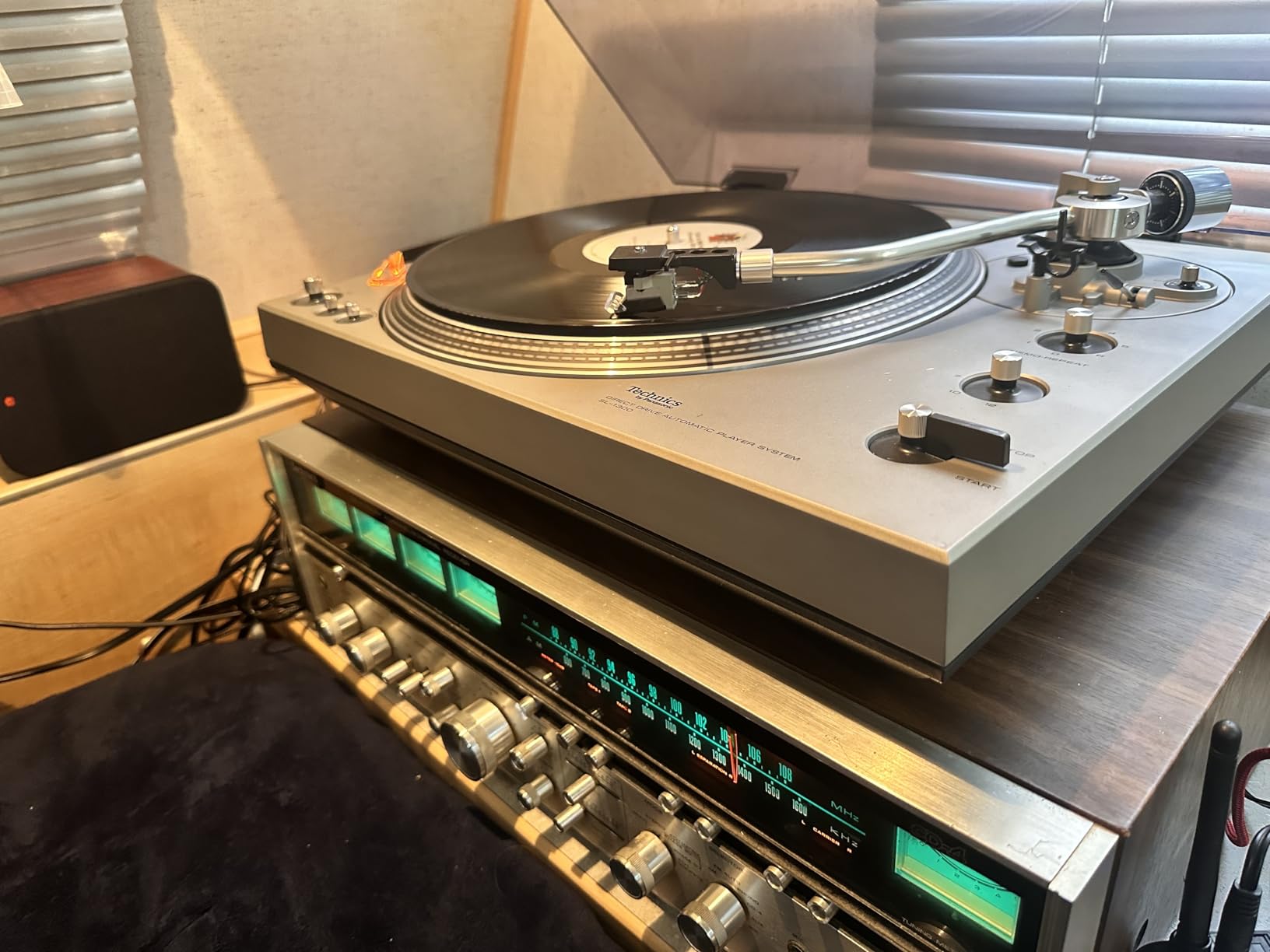 Powered Bluetooth Bookshelf Speakers, 40W Record Player Speakers with 2.75 Inch Woofer, Stereo Speakers with Optical/AUX/TV-ARC Connection for Turntable, No Receiver or Amplifier Required. - Customer Photo 1