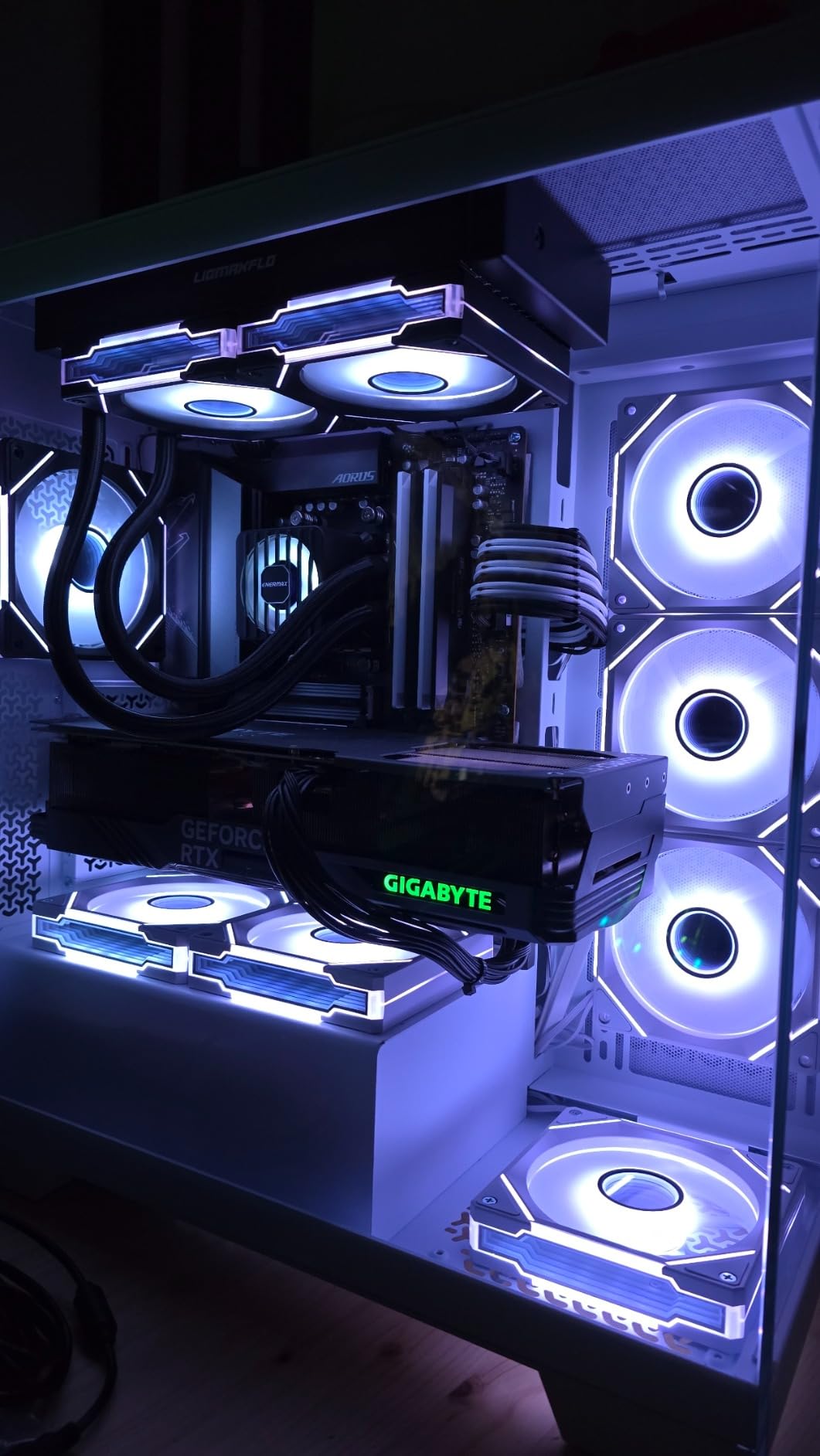 CORSAIR 3500X ARGB Mid-Tower ATX PC Case – Panoramic Tempered Glass – Reverse Connection Motherboard Compatible – 3X CORSAIR RS120 ARGB Fans Included – Black - Customer Photo 2