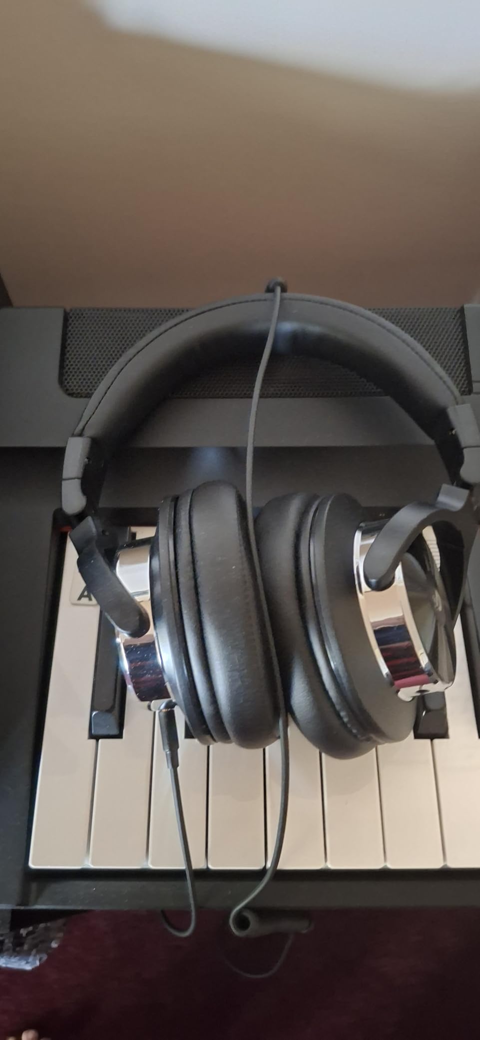 Wired Over Ear Headphones, Studio Monitor & Mixing DJ Headphones with 50mm Neodymium Drivers and 1/4 to 3.5mm Jack for Guitar AMP Podcast Piano Keyboard (Black) Customer Review Wired Over Ear Headphones, Studio Monitor & Mixing DJ Headphones with 50mm Neodymium Drivers and 1/4 to 3.5mm Jack for Guitar AMP Podcast Piano Keyboard (Black) - Customer Photo 1