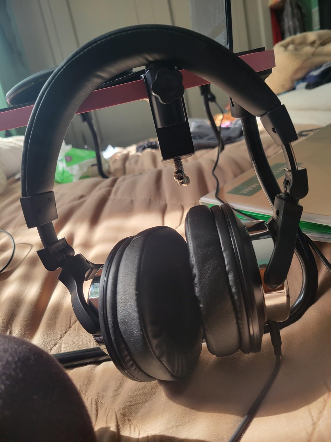 Wired Over Ear Headphones, Studio Monitor & Mixing DJ Headphones with 50mm Neodymium Drivers and 1/4 to 3.5mm Jack for Guitar AMP Podcast Piano Keyboard (Black) Customer Review Wired Over Ear Headphones, Studio Monitor & Mixing DJ Headphones with 50mm Neodymium Drivers and 1/4 to 3.5mm Jack for Guitar AMP Podcast Piano Keyboard (Black) - Customer Photo 2