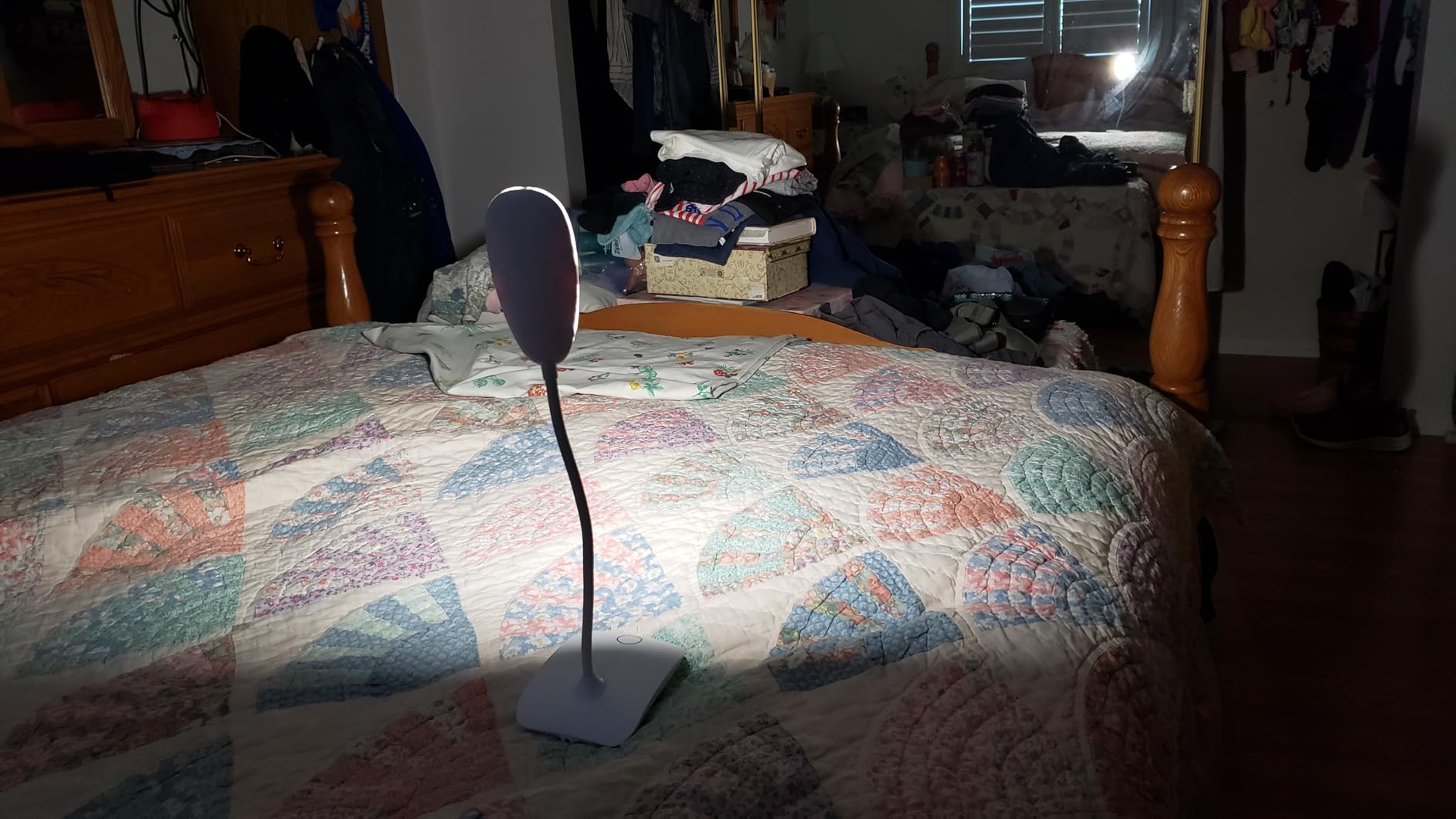 TNNOP Battery Powered Desk Lamp, Portable Lamps Rechargeable 3 Color Modes Touch Control Stepless Dimming, Wireless Desk Lamp with 2000mAh, Small LED Table Light for Dorm Study Office Bedroom - Customer Photo 2