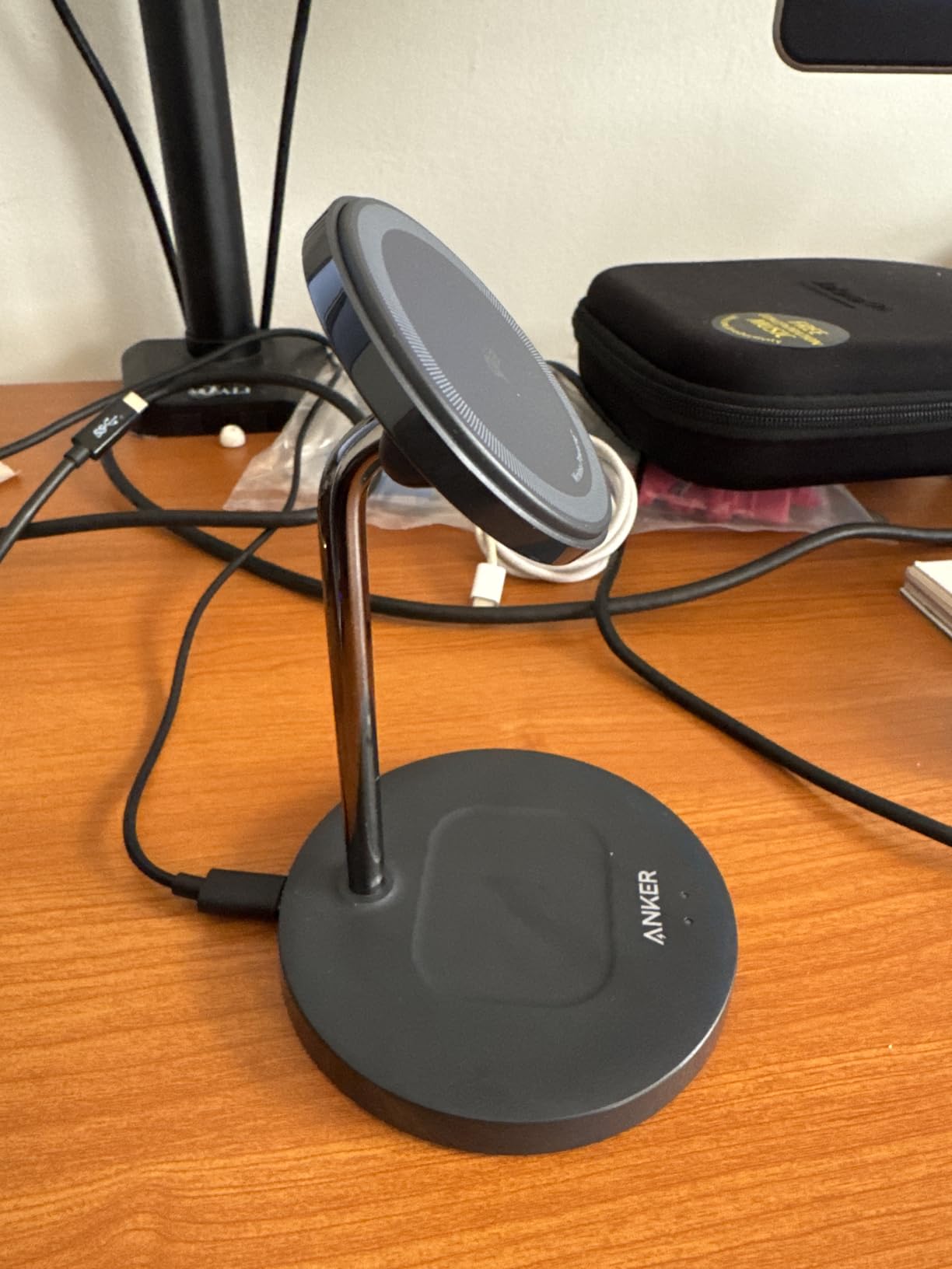 Anker MagSafe Compatible MagGo Charger Stand, iPhone 17 Wireless Charger, 2-in-1 Charging Station, Qi2 Certified 15W Fast Charging, for iPhone 17/16/15/14/13/12, AirPods Pro (Black, No Adapter) - Customer Photo 3