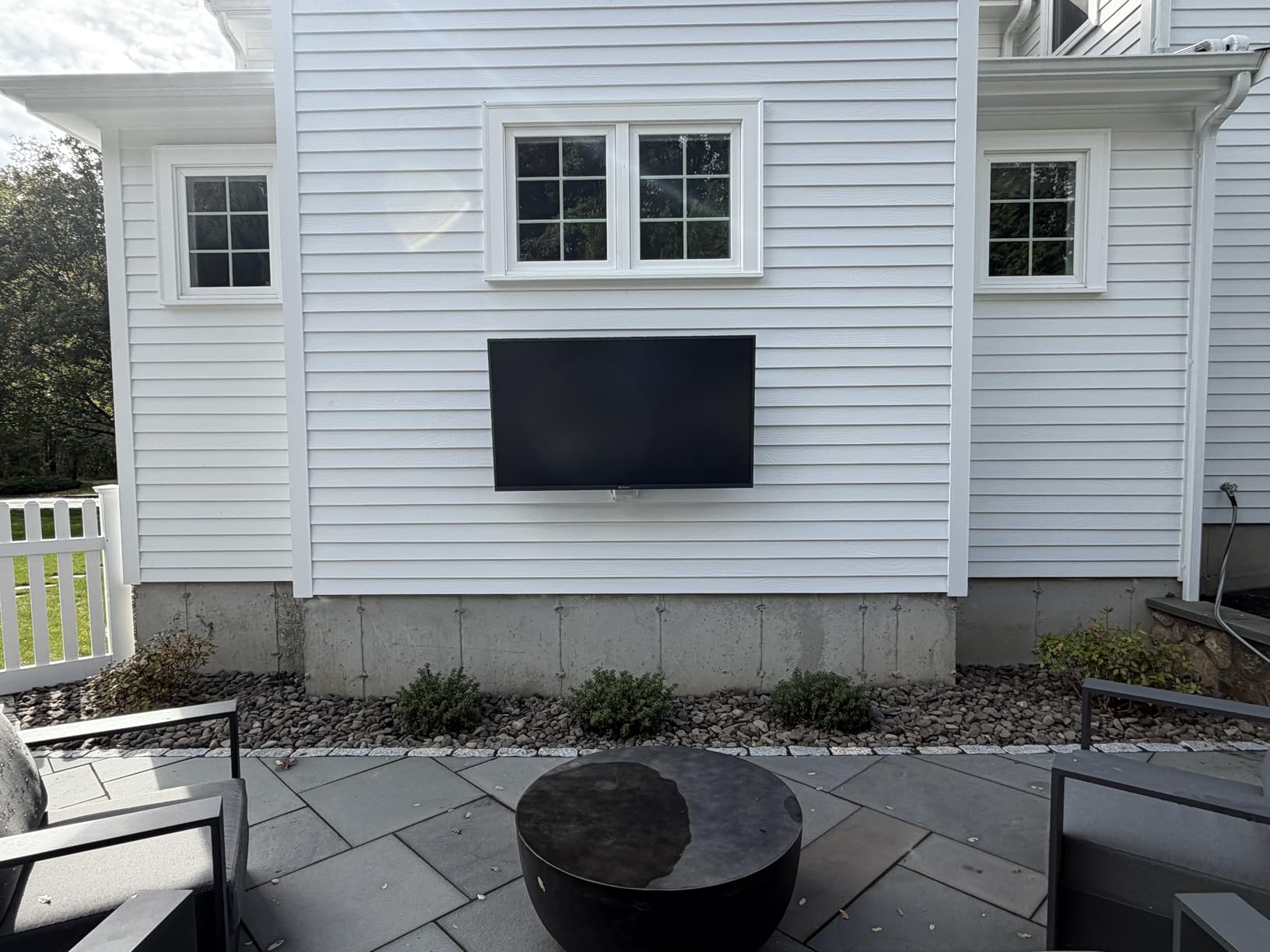 SYLVOX Outdoor TV, 55 inch Smart TV Waterproof Outdoor TVs, 4K Weatherproof Television for Outside, Support Google Assistant, Chromecast, 1000 nit Brightness Partial Sun (Deck Pro 2.0/2024) customer photo 2