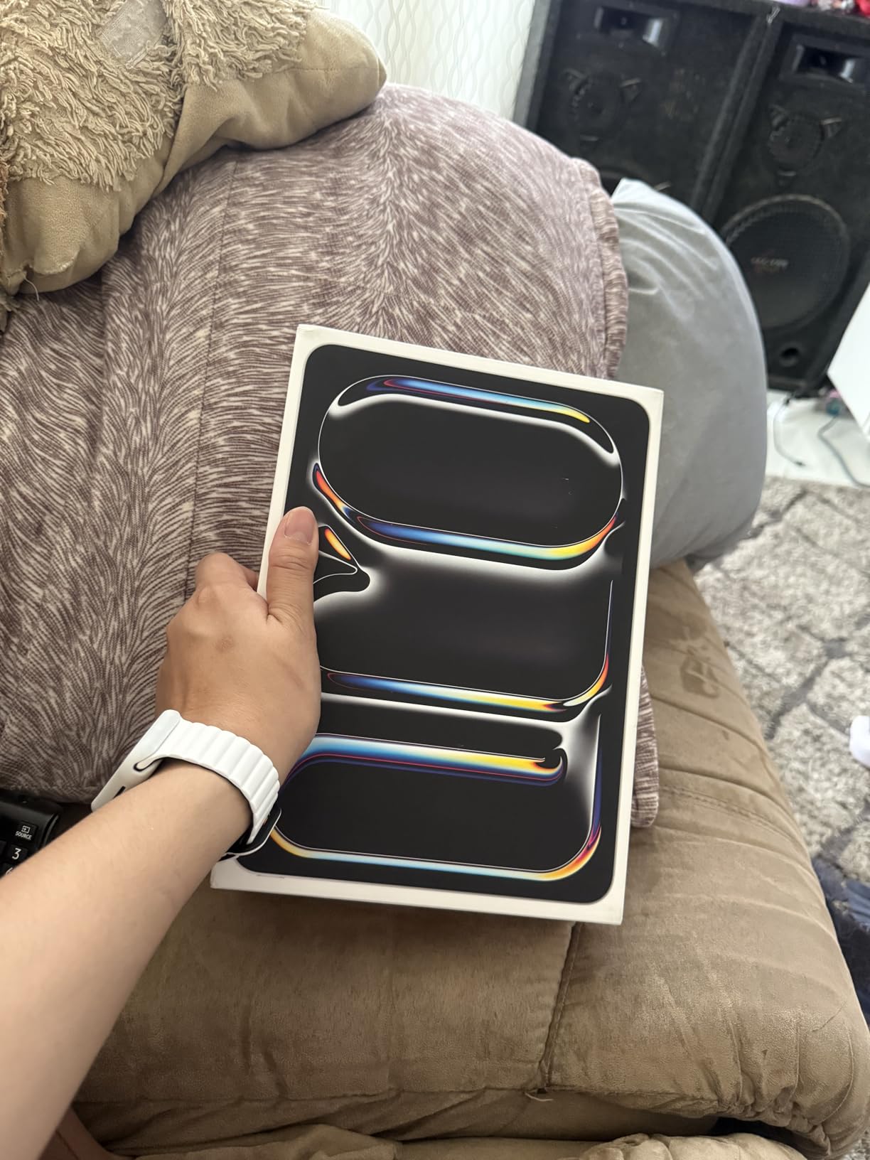 iPad Pro 11-Inch (M4): Built for Apple Intelligence, Ultra Retina XDR Display, 256GB, 12MP Front/Back Camera, LiDAR Scanner, Wi-Fi 6E + 5G Cellular, All-Day Battery Life — Space Black - Customer Photo 3