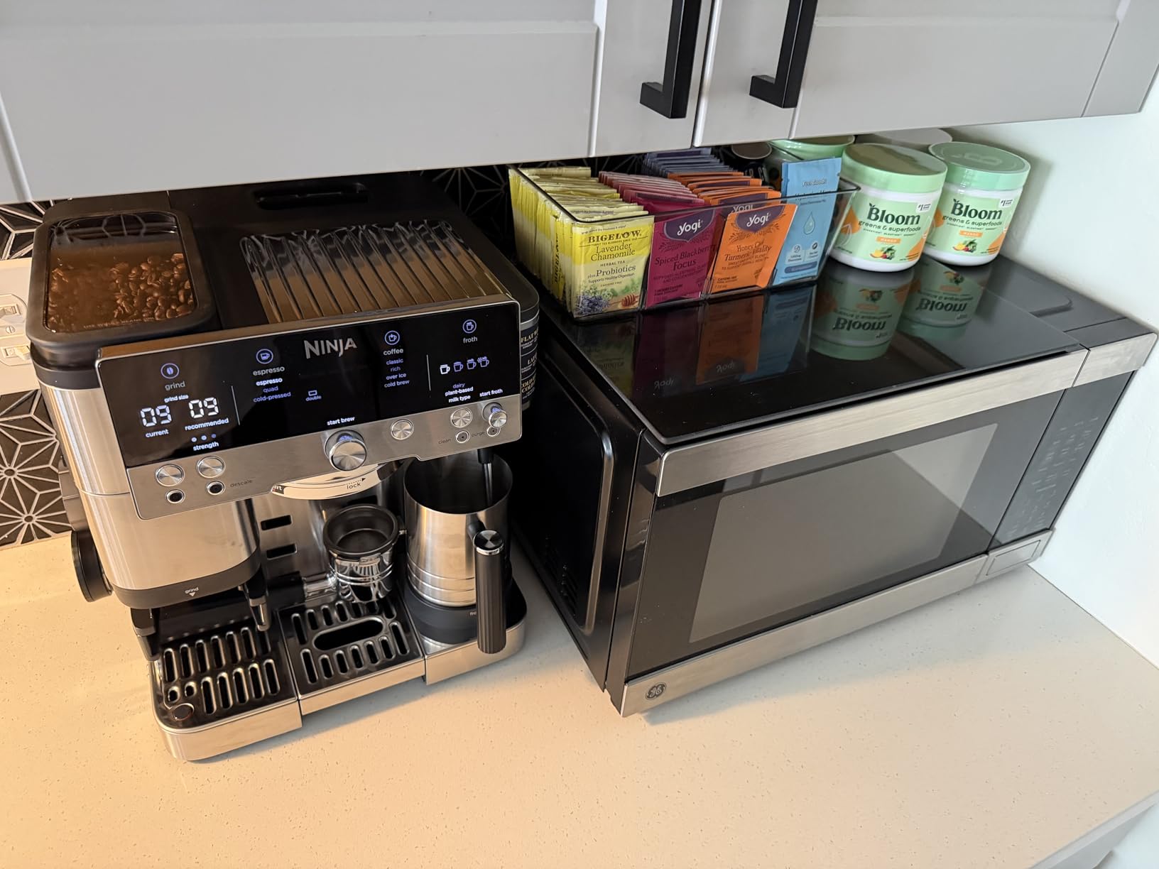 Ninja Luxe Café 3-in-1 Espresso, Drip Coffee and Cold Brew Machine | Intergrated Coffee Grinder, Milk Frother, Assisted Tamper & Built-In Espresso Accessory Storage | Stainless Steel | ES601 - Customer Photo 2