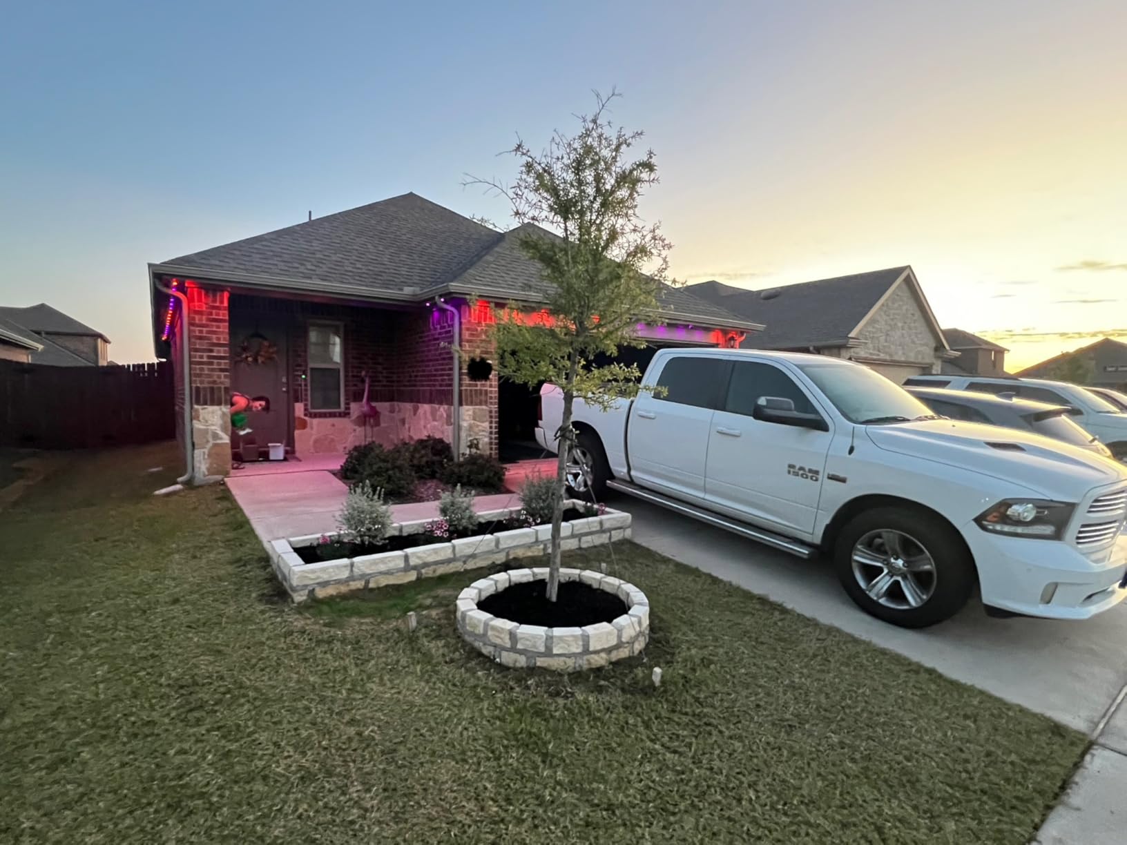 eufy Permanent Outdoor Lights E22, 100ft with 60 Triple-LED Lights, Smart RGBWW for Christmas, Daily and Holiday, IP67 Waterproof, AI Lighting Themes for Christmas Decorations, Links with Cameras - Customer Photo 2