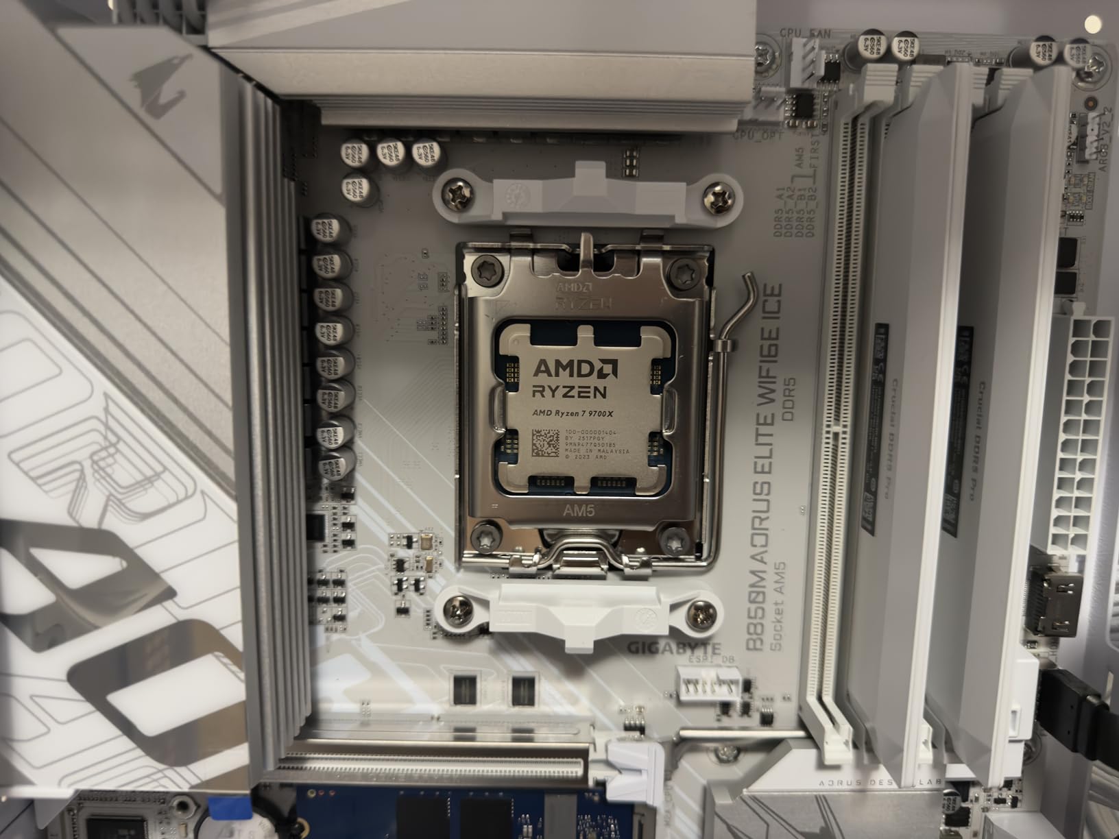 AMD Ryzen™ 7 9700X 8-Core, 16-Thread Unlocked Desktop Processor - Customer Photo 4