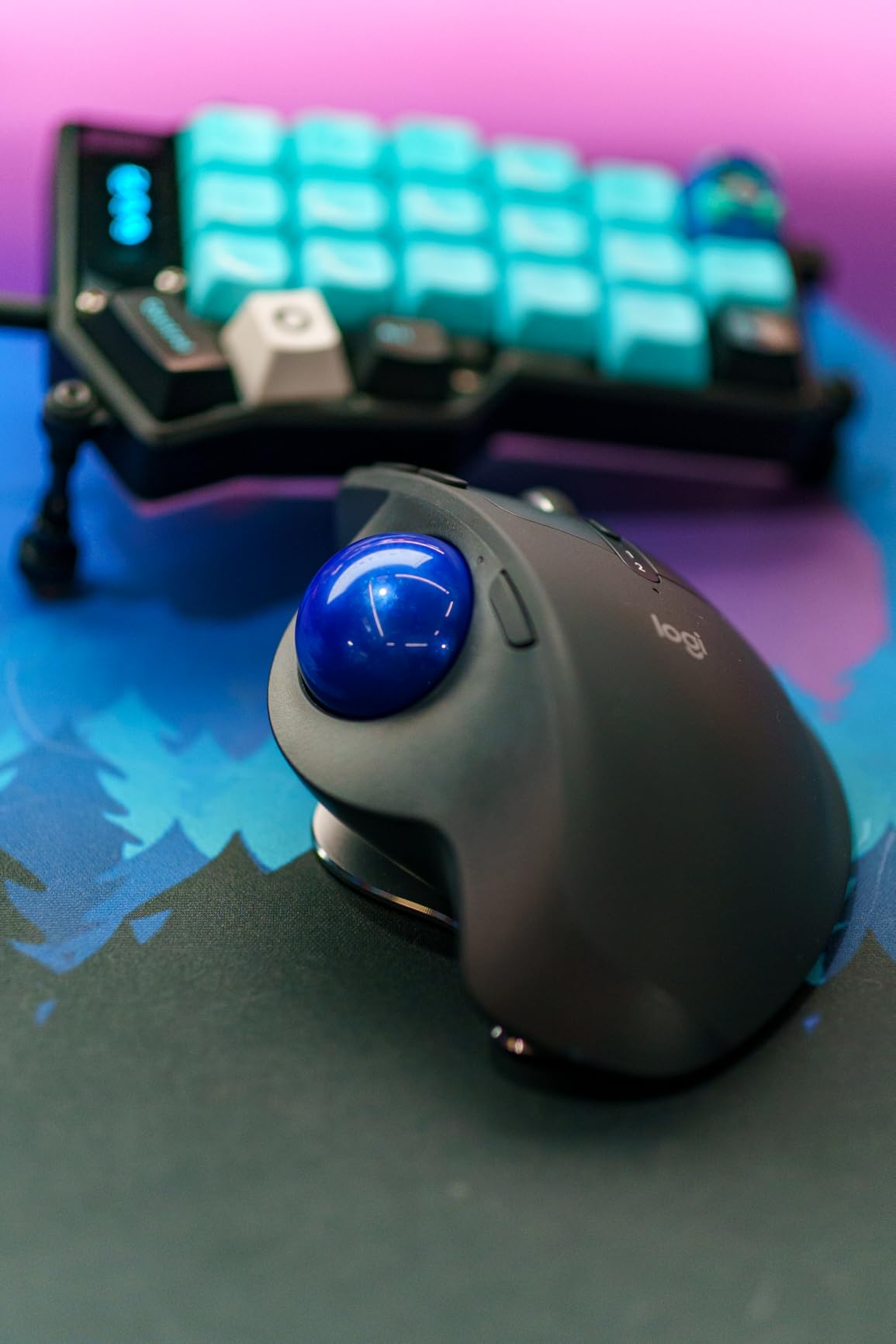 Logitech MX Ergo S Advanced Wireless Trackball Mouse, USB-C Rechargeable Wireless Ergonomic Mouse with Bluetooth and Encrypted Dongle, 6 Programmable Buttons, for PC/Mac - Graphite Customer Review Logitech MX Ergo S Advanced Wireless Trackball Mouse, USB-C Rechargeable Wireless Ergonomic Mouse with Bluetooth and Encrypted Dongle, 6 Programmable Buttons, for PC/Mac - Graphite - Customer Photo 1