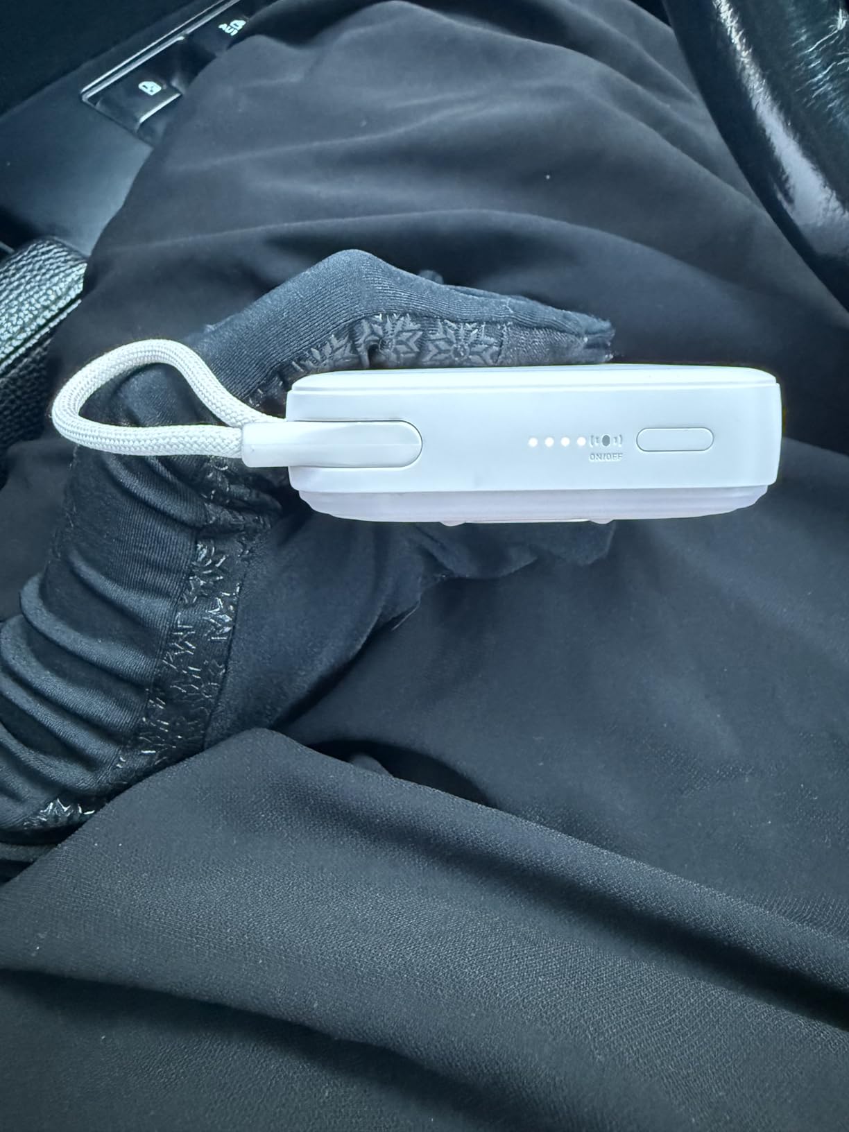 Anker Zolo Magnetic Power Bank, 10,000mAh Wireless Portable Charger with 30W Max Fast Charging, Battery Pack with Built-in USB-C Cable and Adjustable Stand, for iPhone16/15 Series, AirPods, and More - Customer Photo 2