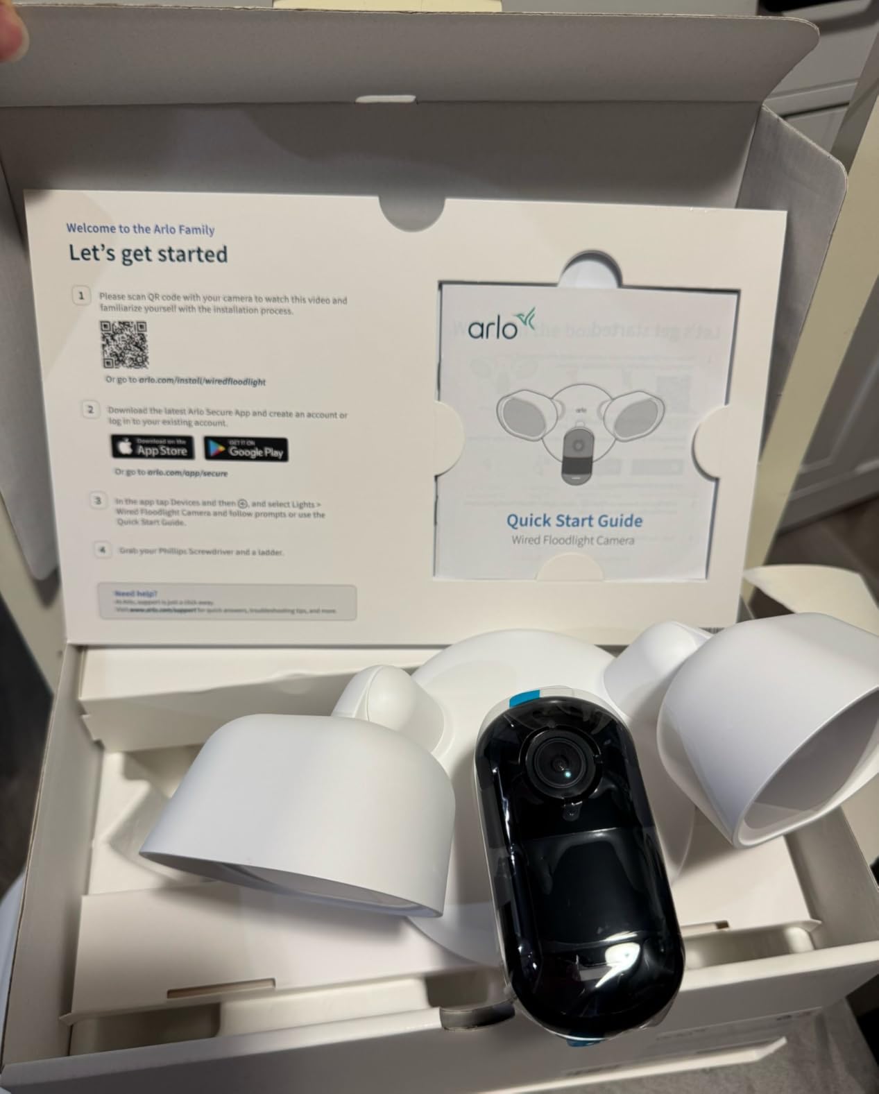 Arlo Wired Floodlight Camera, Home Security Camera with 2K Video and HDR, 2000 Lumens, Integrated Siren, Weather-Resistant, Color Night Vision, 160º Field of View, 2-Way Audio, White (2025) Customer Review Arlo Wired Floodlight Camera, Home Security Camera with 2K Video and HDR, 2000 Lumens, Integrated Siren, Weather-Resistant, Color Night Vision, 160º Field of View, 2-Way Audio, White (2025) - Customer Photo 2