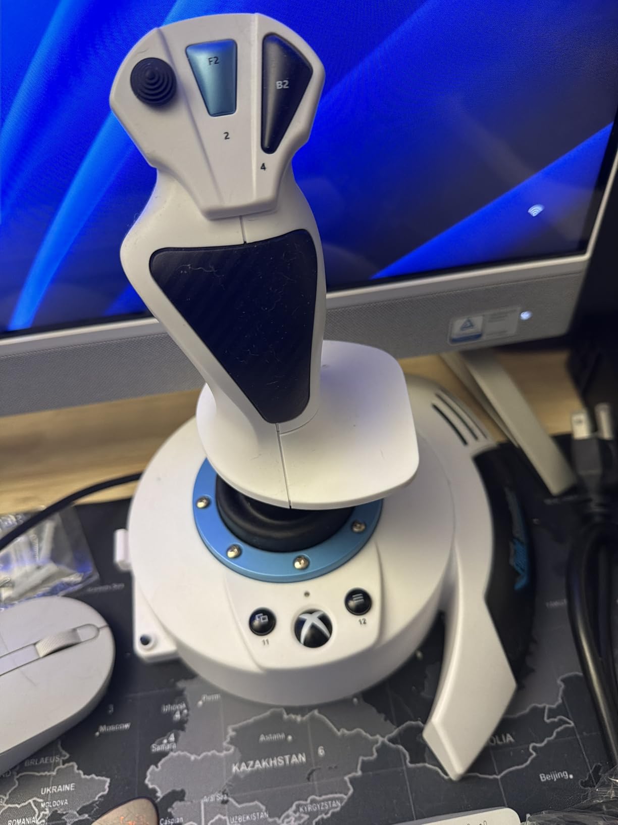 Thrustmaster T-Flight Hotas One Microsoft Flight Sim 2024 Collectors Edition (compatible with Xbox Series X|S and PC) - Customer Photo 3