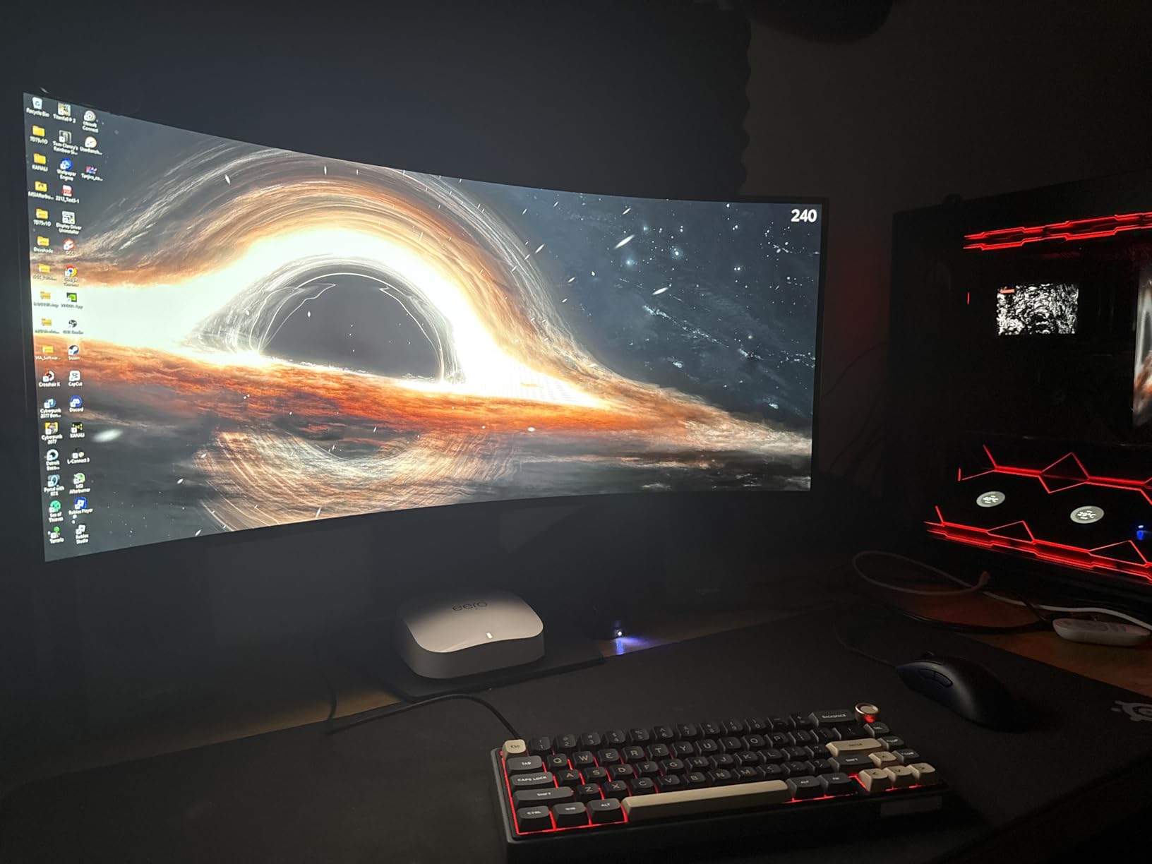 LG 27GS93QE 27-inch UltraGear OLED Gaming Monitor QHD 1440p 240Hz 0.03ms DisplayHDR True Black 400 AMD FreeSync Premium Pro NVIDIA G-Sync HDMI 2.1 DisplayPort customer photo 2