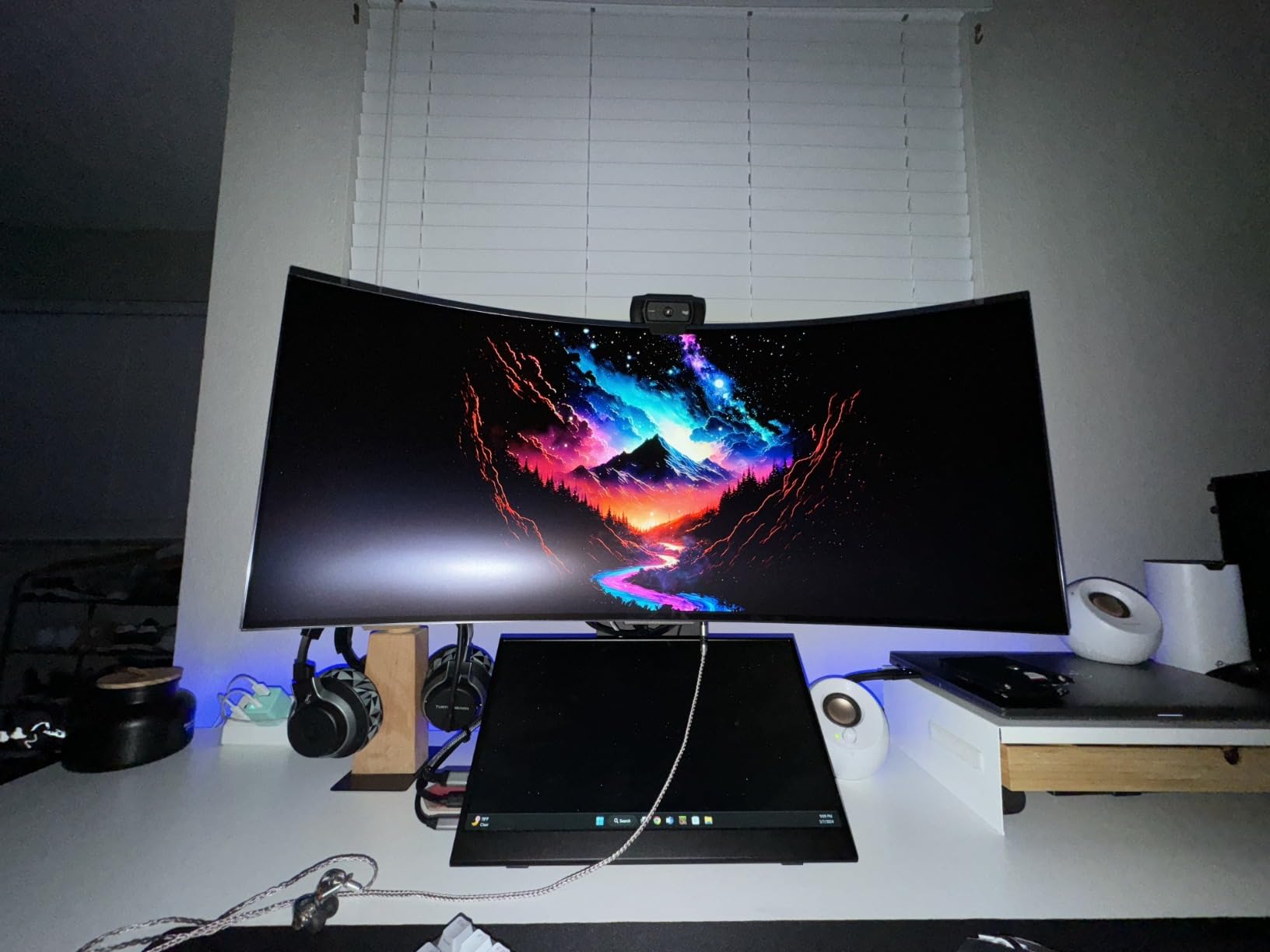 LG 27GS93QE 27-inch Ultragear OLED Gaming Monitor QHD 1440p 240Hz 0.03ms DisplayHDR True Black 400 AMD FreeSync Premium Pro NVIDIA G-Sync HDMI 2.1 DisplayPort Tilt/Height/Pivot Stand Black Customer Review LG 27GS93QE 27-inch Ultragear OLED Gaming Monitor QHD 1440p 240Hz 0.03ms DisplayHDR True Black 400 AMD FreeSync Premium Pro NVIDIA G-Sync HDMI 2.1 DisplayPort Tilt/Height/Pivot Stand Black - Customer Photo 5