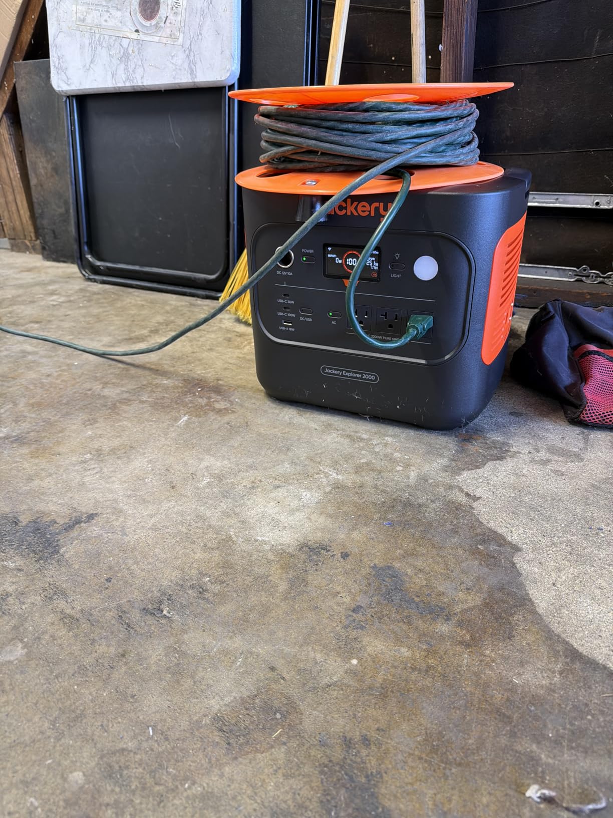 Jackery Explorer 2000 v2 Portable Power Station, 2042Wh LiFePO4 Home Backup Battery, 2200W Solar Generator, USB-C PD 100W Fast Charging for Emergencies, Power Outages, Camping customer photo 1