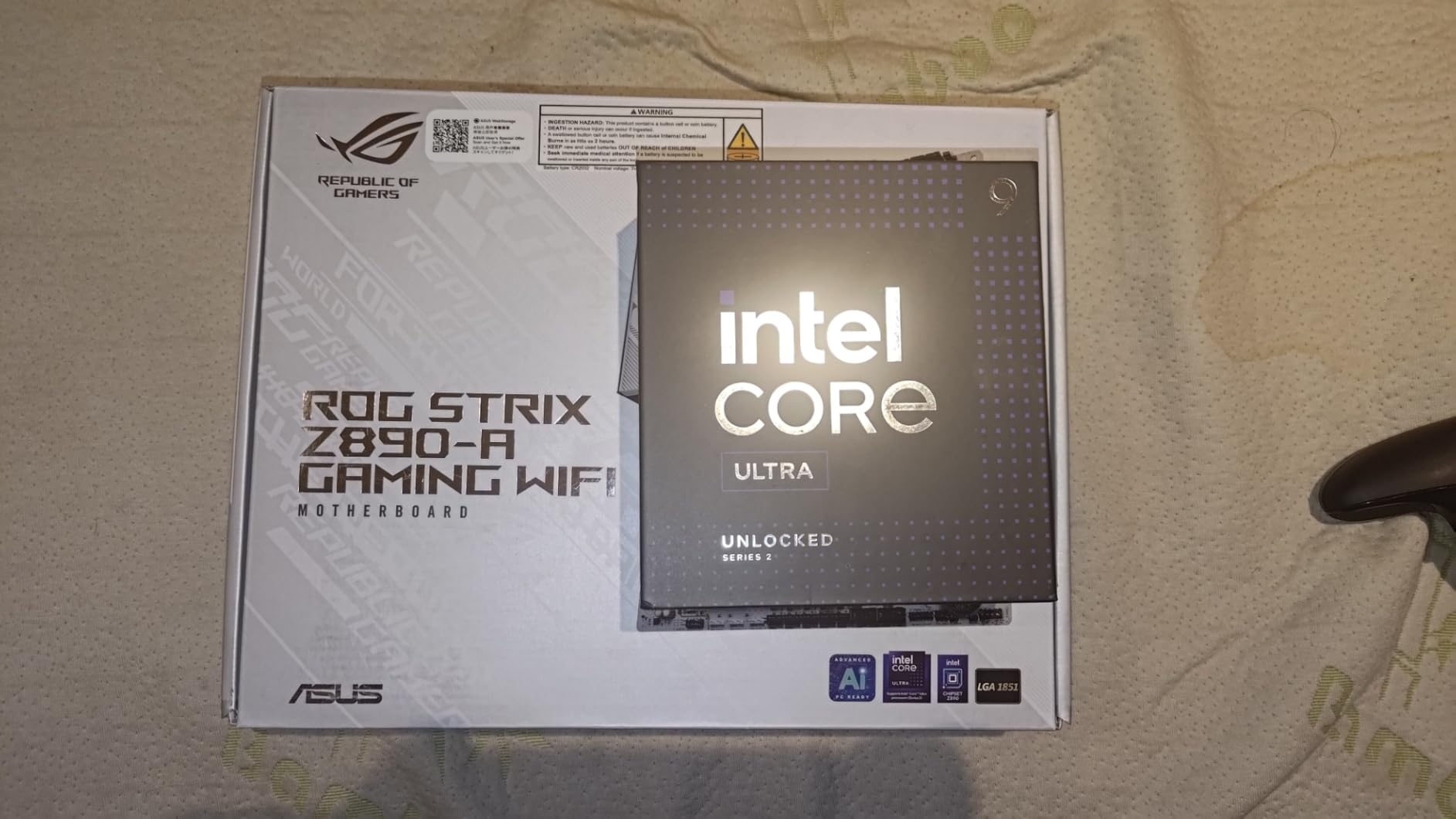 Intel Core Ultra 9 Desktop Processor 285K - 24 cores (8 P-cores + 16 E-cores) and 24 threads - Up to 5.7 GHz unlocked customer photo 2