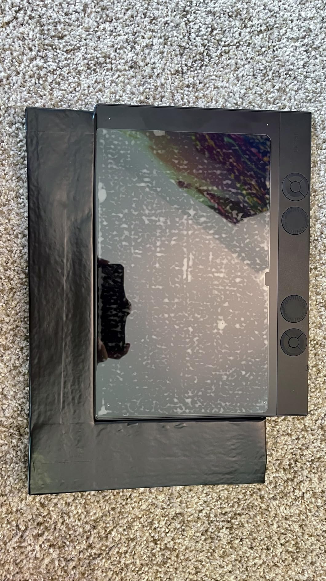 Wacom Intuos Pro Medium Bluetooth Professional Graphic Drawing Tablet with Pro Pen 3, Compatible with Mac, Windows - 2025 Edition - Customer Photo 2