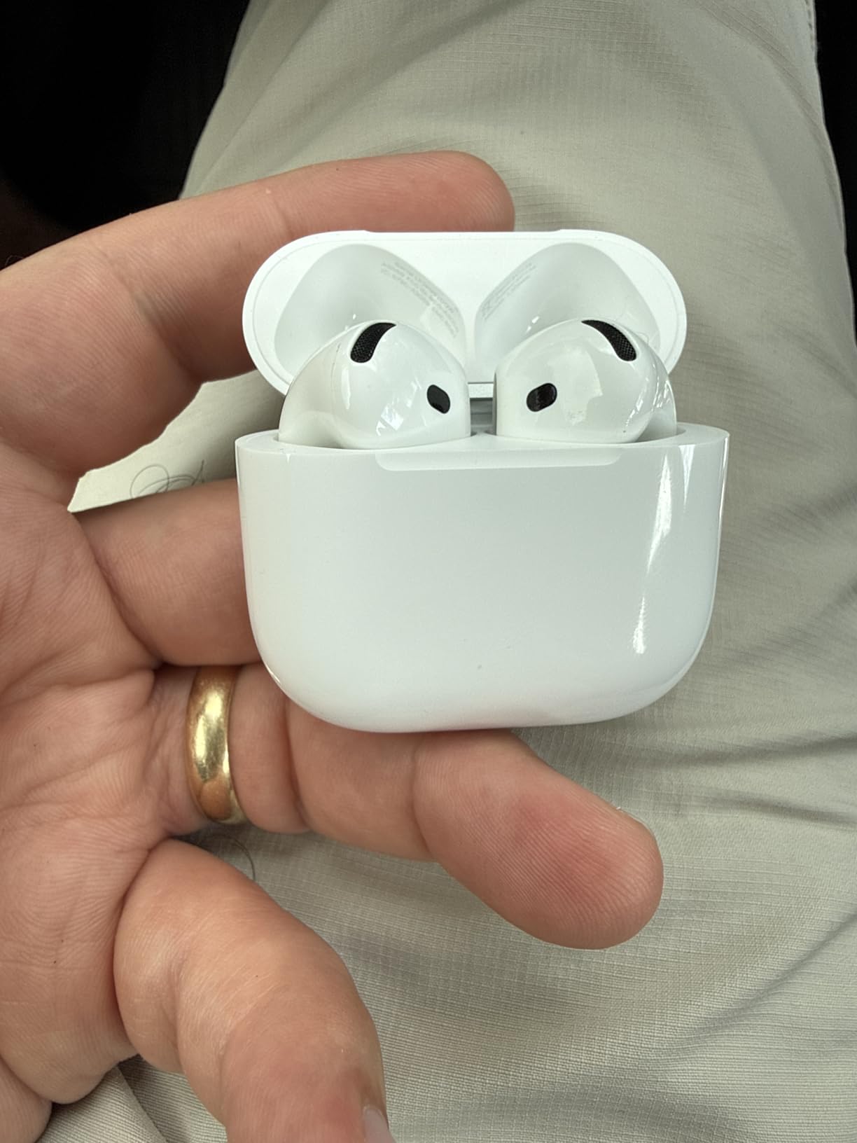 Apple AirPods 4 Wireless Earbuds, Bluetooth Headphones, with Active Noise Cancellation, Adaptive Audio, Transparency Mode, Personalized Spatial Audio, USB-C Charging Case, Wireless Charging, H2 Chip Customer Review Apple AirPods 4 Wireless Earbuds, Bluetooth Headphones, with Active Noise Cancellation, Adaptive Audio, Transparency Mode, Personalized Spatial Audio, USB-C Charging Case, Wireless Charging, H2 Chip - Customer Photo 4