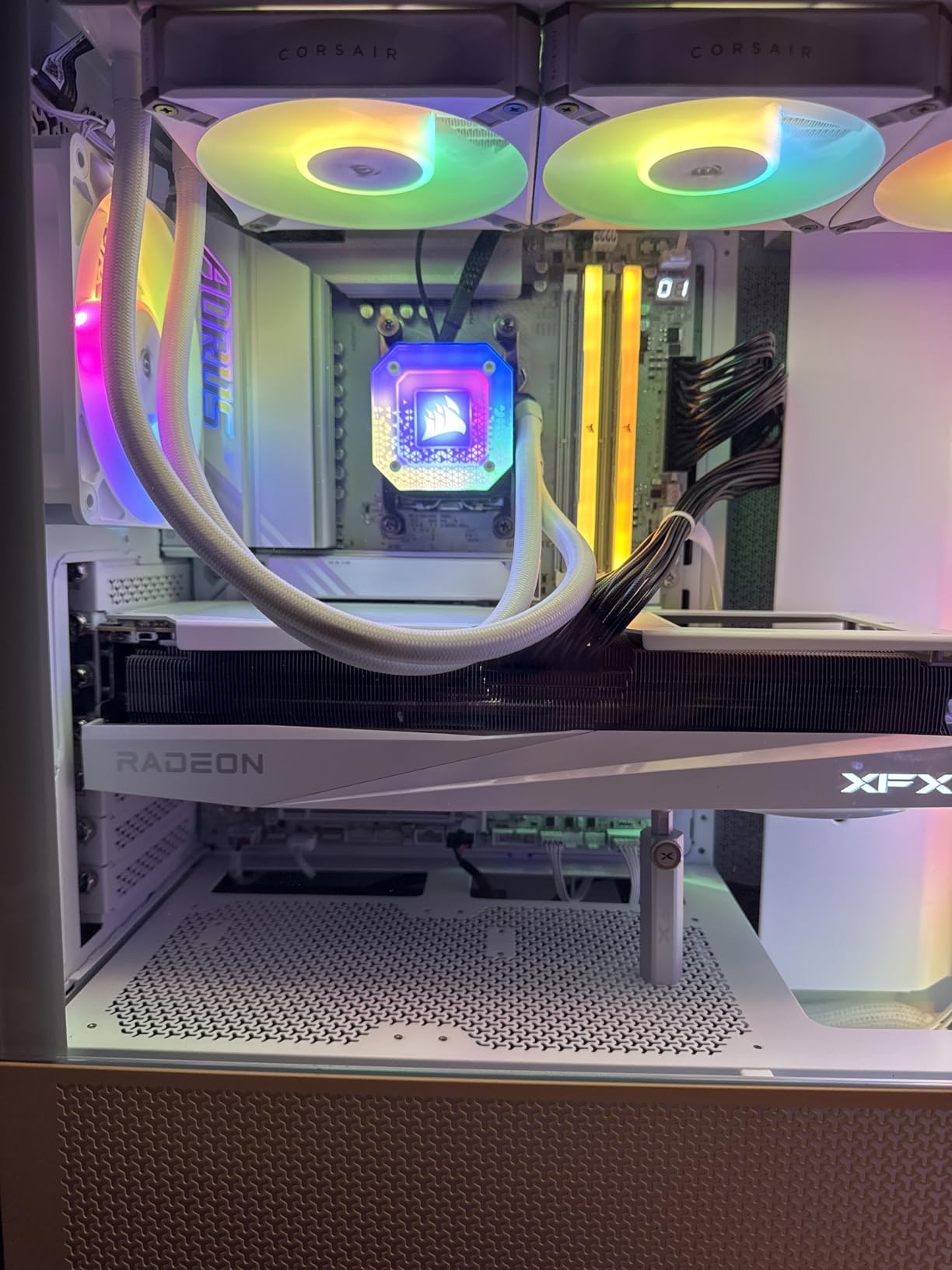 GIGABYTE X870E AORUS PRO ICE AMD AM5 LGA 1718 Motherboard, ATX, DDR5, 4X M.2, PCIe 5.0, USB4, WIFI7, 2.5GbE LAN, EZ-Latch, 5-Year Warranty - Customer Photo 1