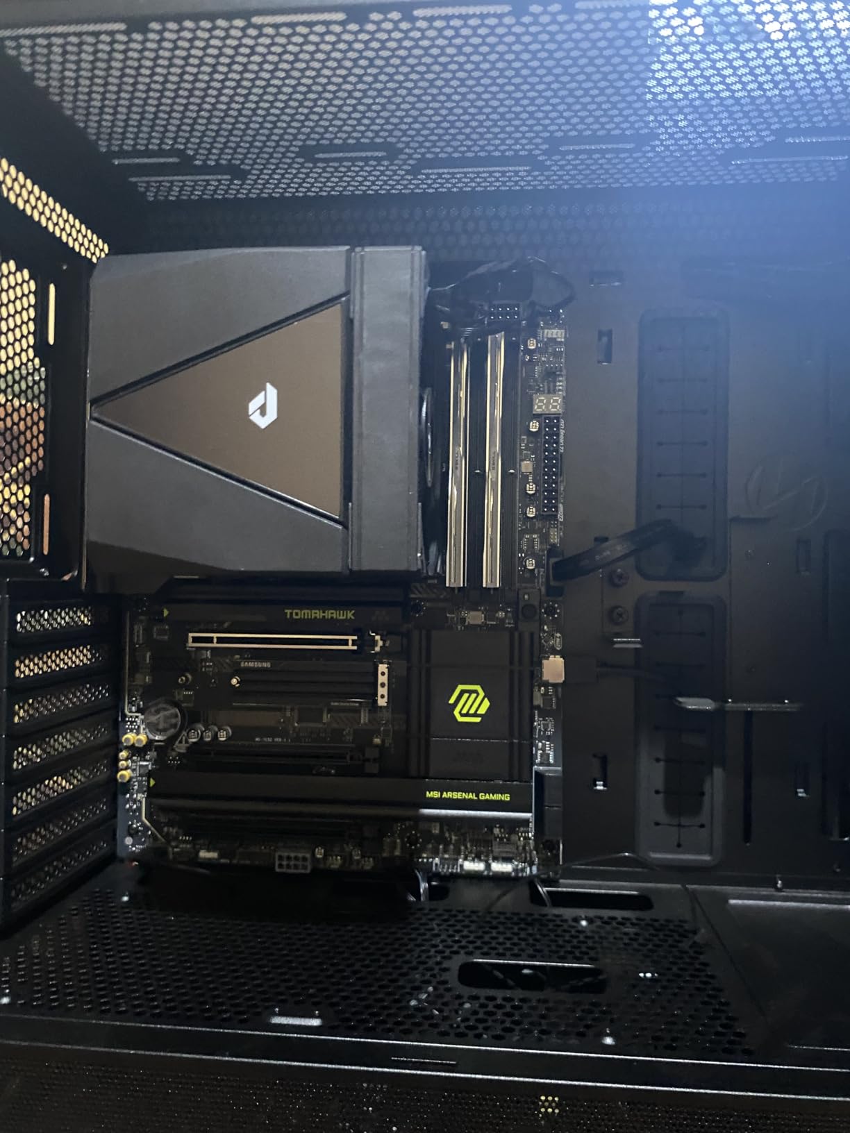 MSI MAG Z890 Tomahawk WiFi Gaming Motherboard (Supports Core Ultra Series 2 Intel Processors, LGA 1851, DDR5, PCIe 5.0, M.2, SATA, 5Gbps LAN, USB Type-C, Wi-Fi 7, Bluetooth 5.4, Thunderbolt 4, ATX) - Customer Photo 3