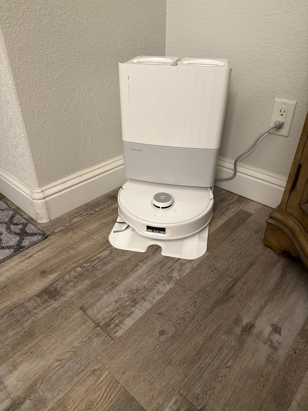 roborock Qrevo Edge Robot Vacuum and Mop, 18,500Pa Suction, Zero-Tangling, AdaptiLift Chassis, Al Obstacle Recognition, Hot Water Mop Washing & Dock Self Cleaning, Corner to Edge Deep Cleaning - Customer Photo 2