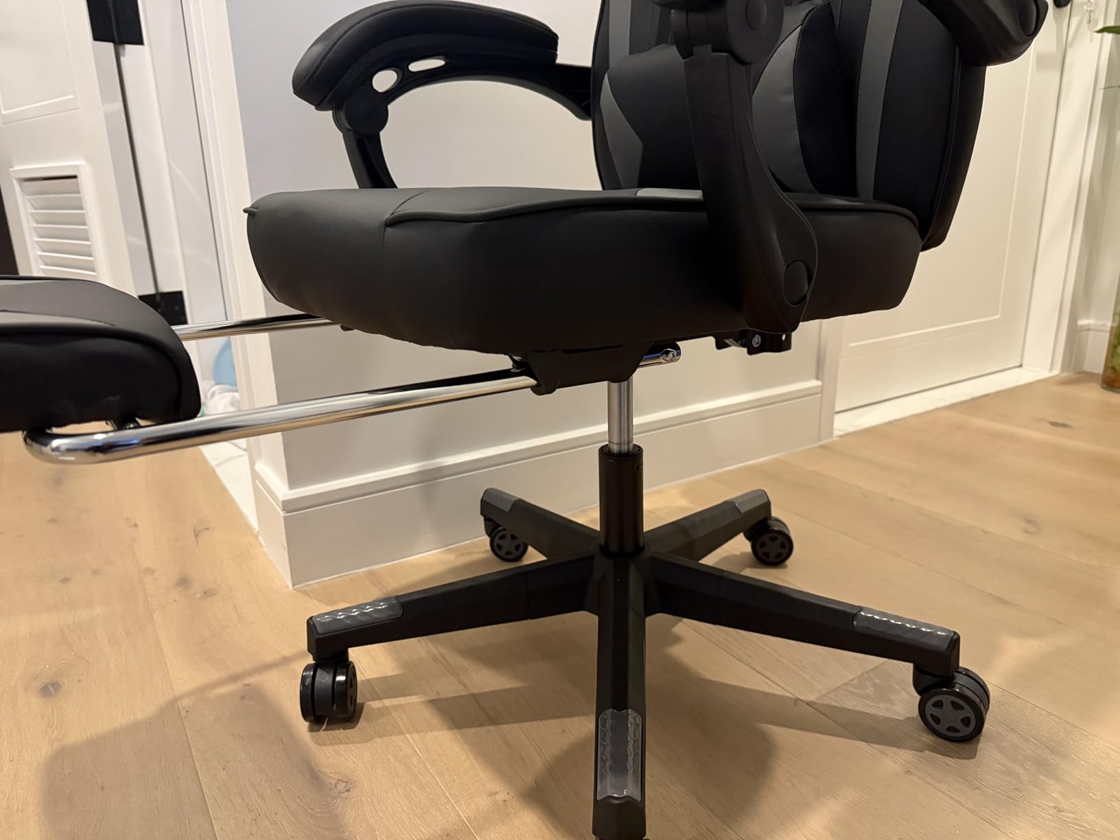 GTPLAYER Gaming Chair with Footrest, Big and Tall Game Chair 350lb Racing Style Computer Chair, Ergonomic Executive Office Chair High Back with Lumbar Support and Recliner, Light Gray customer photo 1