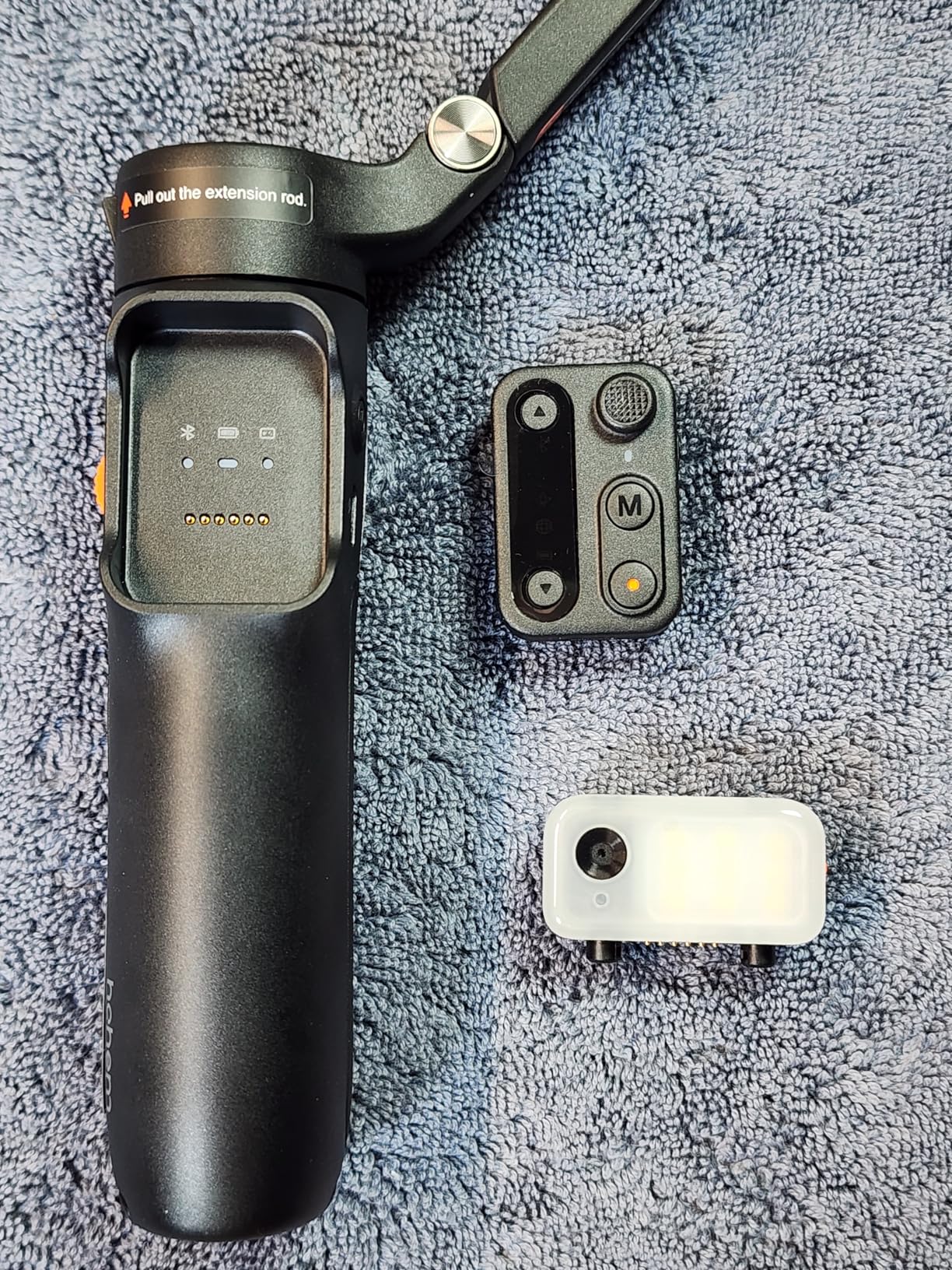 Hohem iSteady V3 Phone Gimbal Stabilizer, Magnetic AI Tracking Sensor with Fill Light, Detachable Remote Control, Built-in Extension Rod and Tripod, Foldable 3-axis Stabilization Gimbal, White Customer Review Hohem iSteady V3 Phone Gimbal Stabilizer, Magnetic AI Tracking Sensor with Fill Light, Detachable Remote Control, Built-in Extension Rod and Tripod, Foldable 3-axis Stabilization Gimbal, White - Customer Photo 1