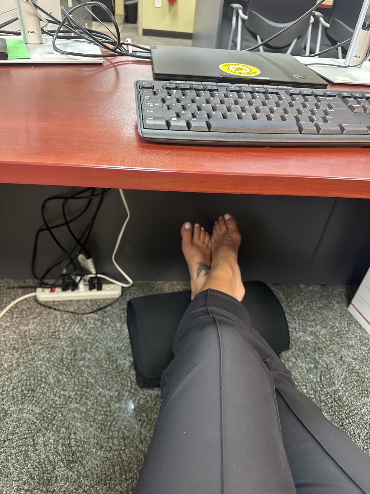 Foot Rest for Under Desk at Work, Gaming Accessories Foot Stool with 3 Adjustable Heights & Washable Cover, Comfortable Office Desk Accessories, Footrest for Office, Home and Car (Black) Customer Review Foot Rest for Under Desk at Work, Gaming Accessories Foot Stool with 3 Adjustable Heights & Washable Cover, Comfortable Office Desk Accessories, Footrest for Office, Home and Car (Black) - Customer Photo 4