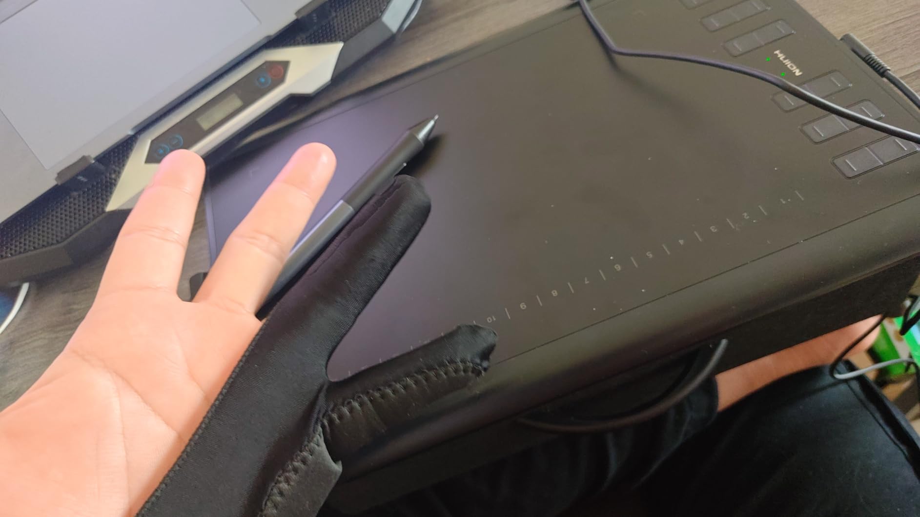 Digital Drawing Glove: 3-Layer Palm Rejection, Two-Finger Artist Glove for Drawing Tablet, iPad, Paper Sketching, Fits Left and Right Hand, Includes Cleaning Cloth (2-Pack, Medium, Black) Customer Review Digital Drawing Glove: 3-Layer Palm Rejection, Two-Finger Artist Glove for Drawing Tablet, iPad, Paper Sketching, Fits Left and Right Hand, Includes Cleaning Cloth (2-Pack, Medium, Black) - Customer Photo 1