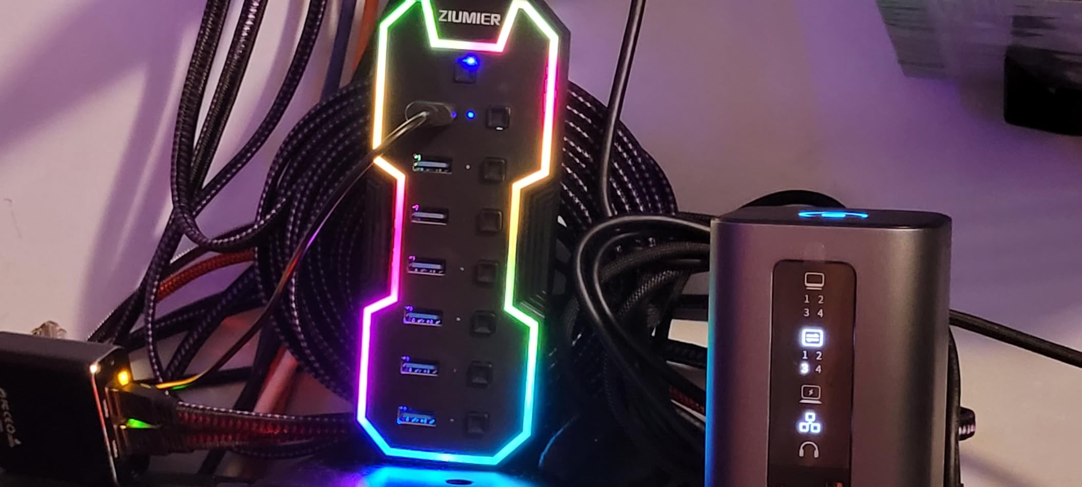 ZIUMIER USB 3.0 Hub,7 Ports USB Expander with RGB LED Strip,USB Hub for Laptop,Individual LED On/Off Switches for Mac, PC, Desktop, Flash Drive, Mobile HDD - Customer Photo 2