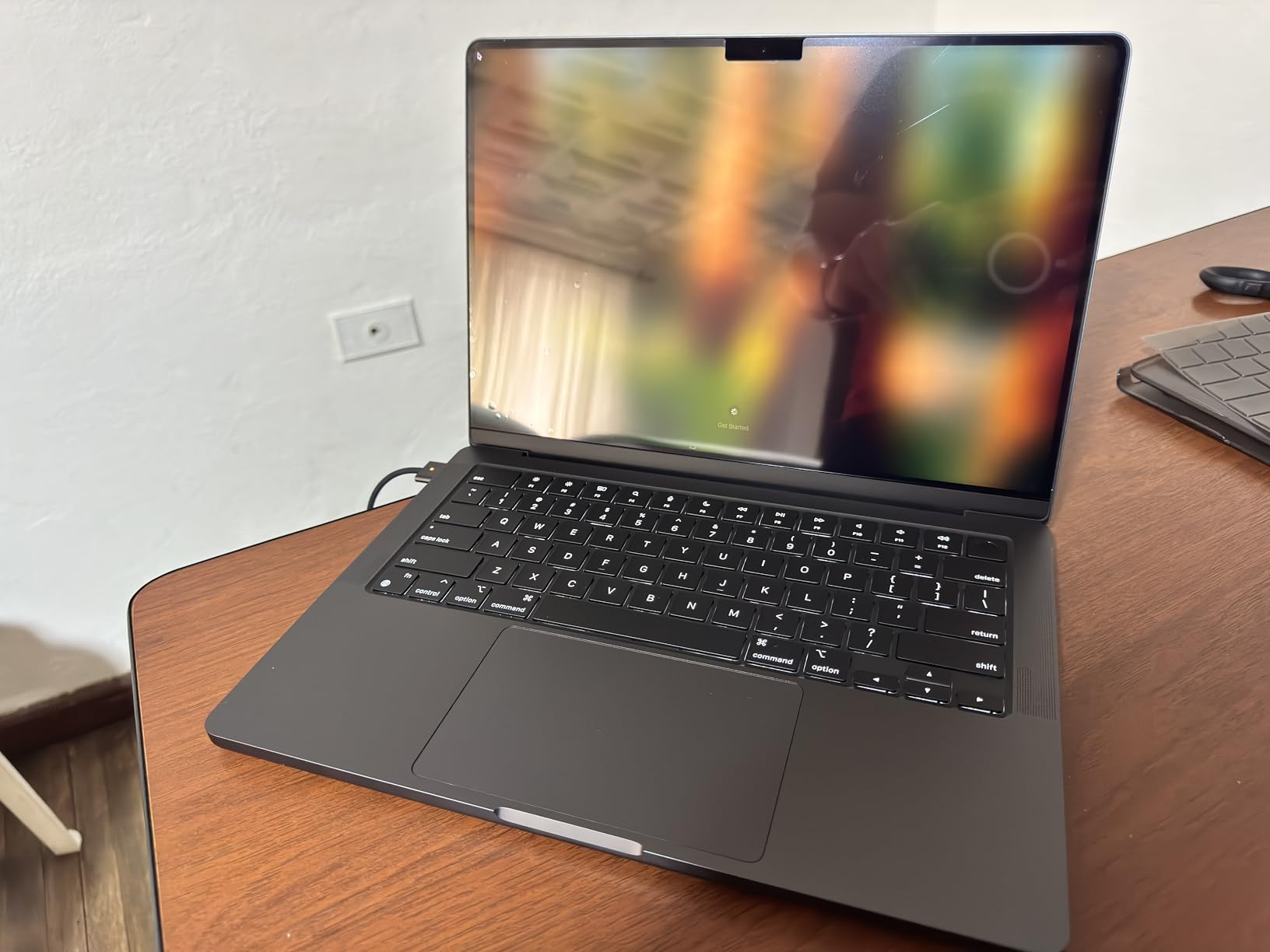 Apple 2024 MacBook Pro Laptop with M4 chip with 10‑core CPU and 10‑core GPU: Built for Apple Intelligence, 14.2-inch Liquid Retina XDR Display, 16GB Unified Memory, 512GB SSD Storage; Space Black - Customer Photo 1