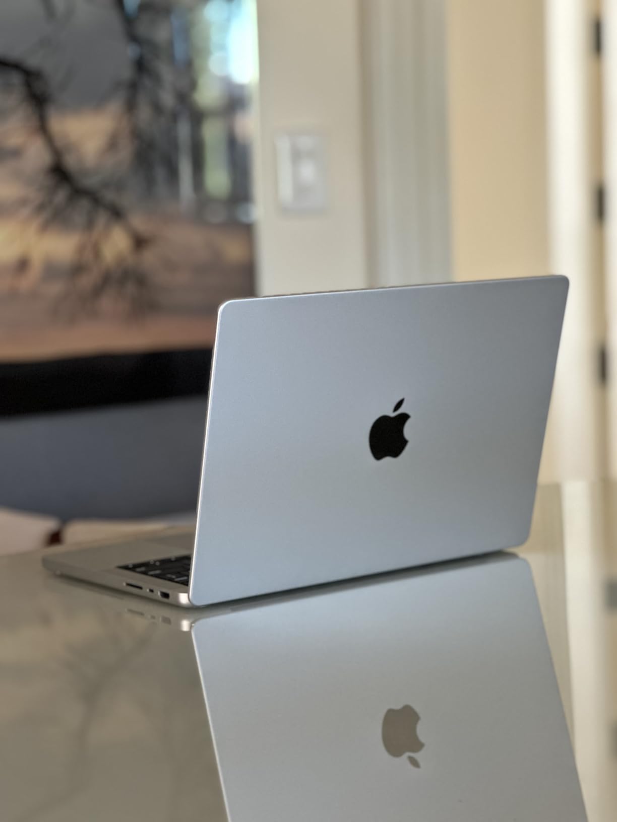 Apple 2024 MacBook Pro Laptop with M4 Max, 14‑core CPU, 32‑core GPU: Built for Apple Intelligence, 14.2-inch Liquid Retina XDR Display, 36GB Unified Memory, 1TB SSD Storage; Space Black - Customer Photo 1