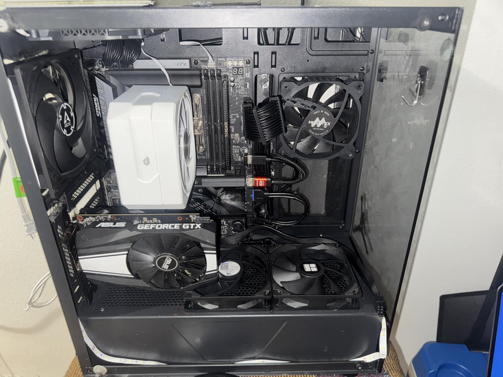 Lian Li EDGE1000W Fully Modular Low-Noise ATX Power Supply - ATX 3.1 & PCIE 5.1 Compliant - Cybenetics Gold Efficiency - 12V-2x6 Cable - L-Shape Design - with USB/Fan Hub - Black (EG1000G.WB) Customer Review Lian Li EDGE1000W Fully Modular Low-Noise ATX Power Supply - ATX 3.1 & PCIE 5.1 Compliant - Cybenetics Gold Efficiency - 12V-2x6 Cable - L-Shape Design - with USB/Fan Hub - Black (EG1000G.WB) - Customer Photo 2