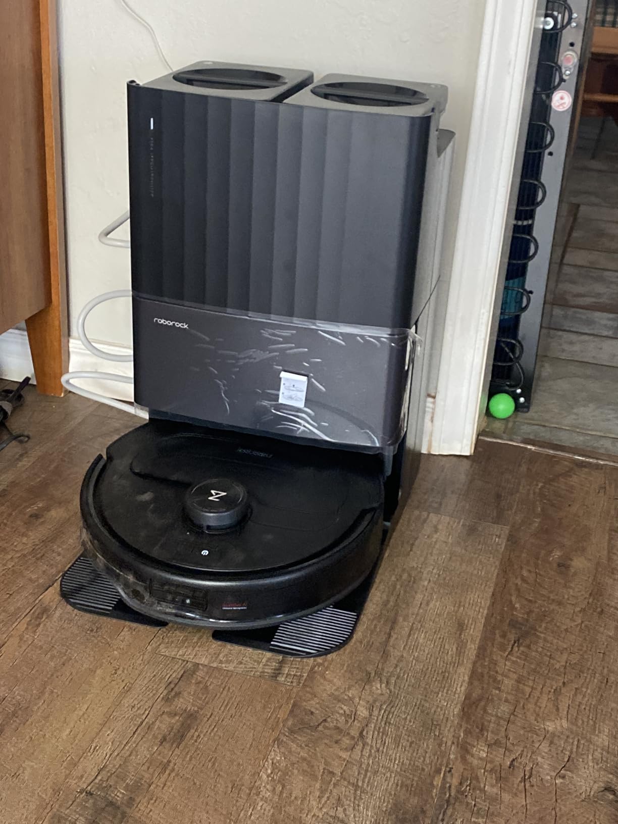 Roborock Qrevo Edge S5A Robot Vacuum and Mop, 17,000Pa, Zero-Tangling, DuoDivide Main Brush, FlexiArm Side Brush, Hot Water Mop Washing & Self-Cleaning, Warm Air Drying, Self-Emptying, White - Customer Photo 3