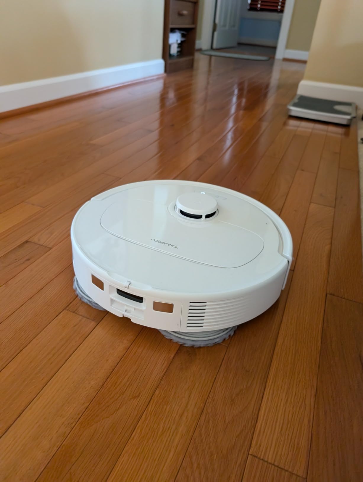 roborock Qrevo Series Robot Vacuum and Mop, 8000Pa Suction, Upgraded from Qrevo S, Anti-Tangle Brushes, Smart Obstacle Avoidance, Auto Mop Washing, All-in-One Dock, 200RPM Spinning Mops, Black(QV 35A) - Customer Photo 1