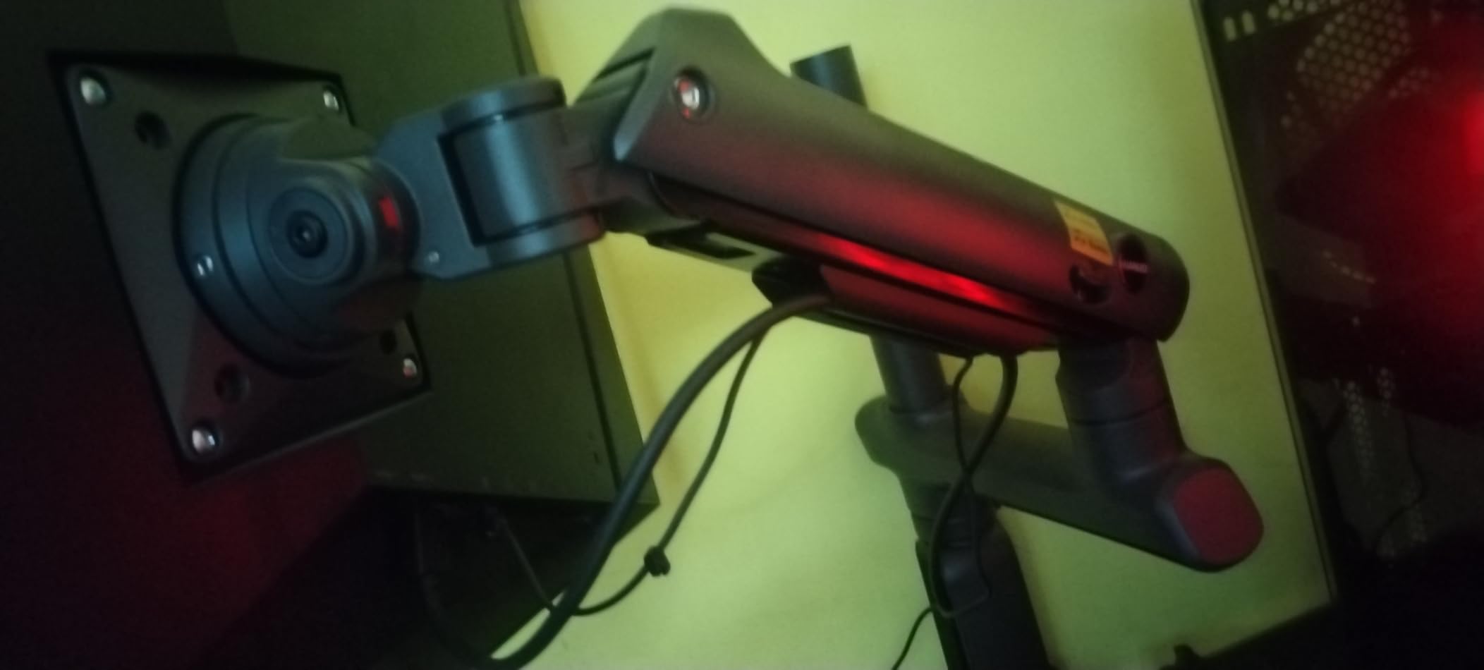 HUANUO RGB Heavy Duty Monitor Arm for Ultrawide Screens up to 57 HUANUO RGB Heavy Duty Monitor Arm for Ultrawide Screens up to 57