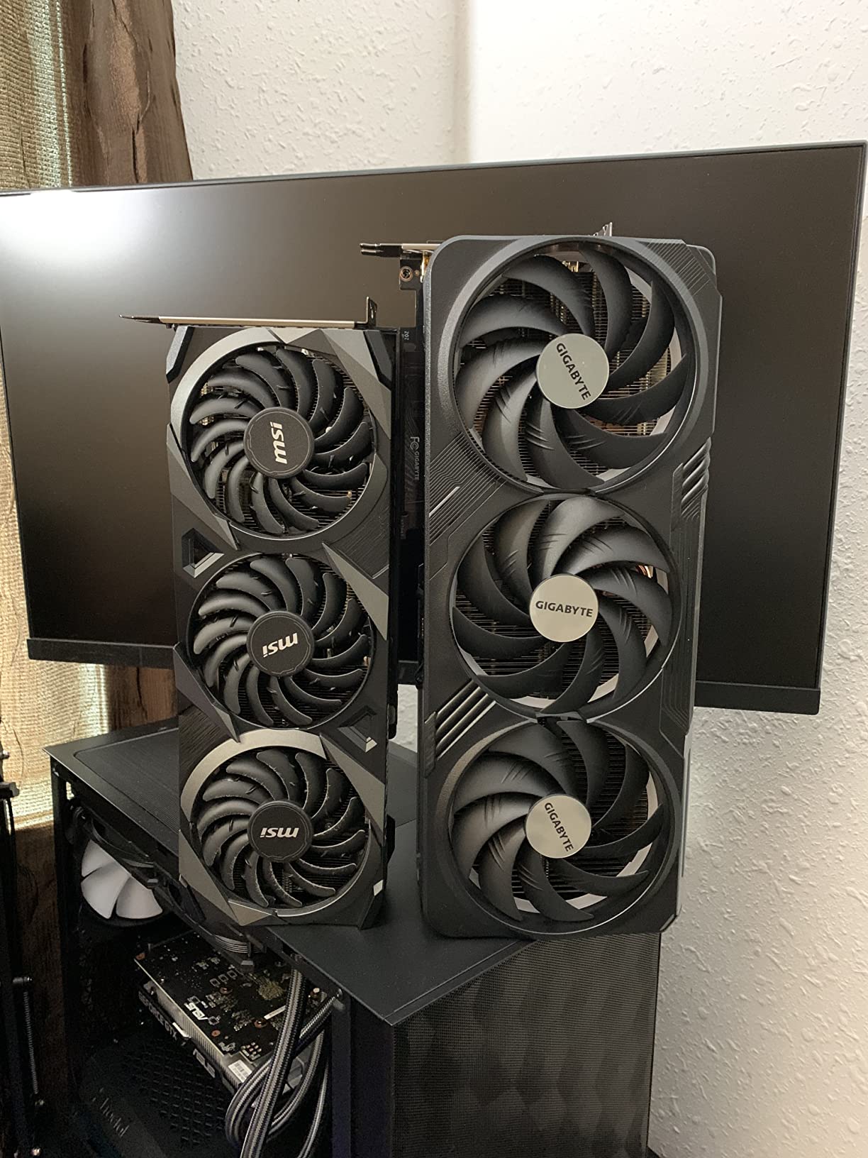 GIGABYTE GeForce RTX 5080 WINDFORCE OC SFF 16G Graphics Card, WINDFORCE Cooling System, 16GB 256-bit GDDR7, GV-N5080WF3OC-16GD Video Card Customer Review GIGABYTE GeForce RTX 5080 WINDFORCE OC SFF 16G Graphics Card, WINDFORCE Cooling System, 16GB 256-bit GDDR7, GV-N5080WF3OC-16GD Video Card - Customer Photo 2